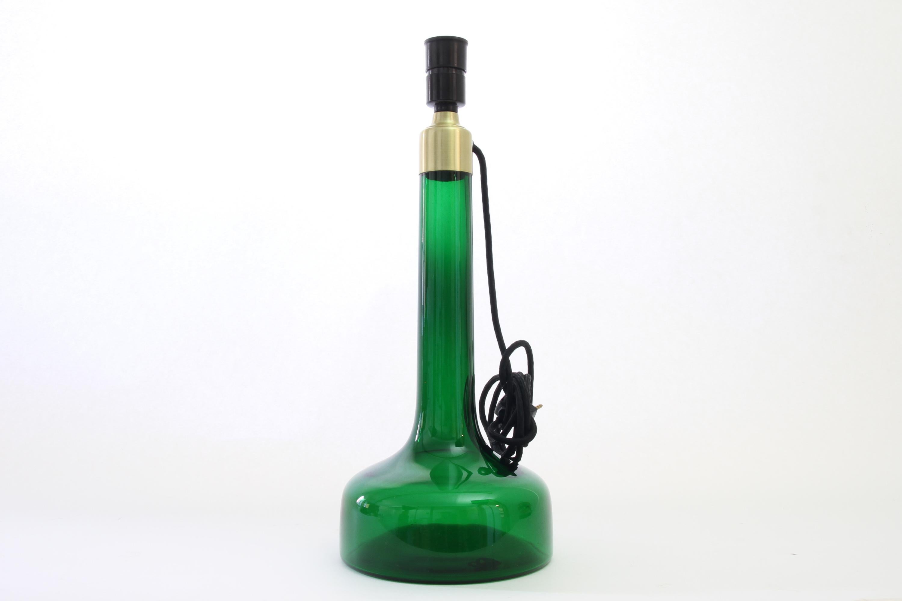 Danish green glass table lamp by Holmegaard 1960s.
Tall and slender with a wide base. E27 socket mounted on brass collar. Beautiful green color with lovely refraction.
Good condition, no damage or nicks. Working order.
