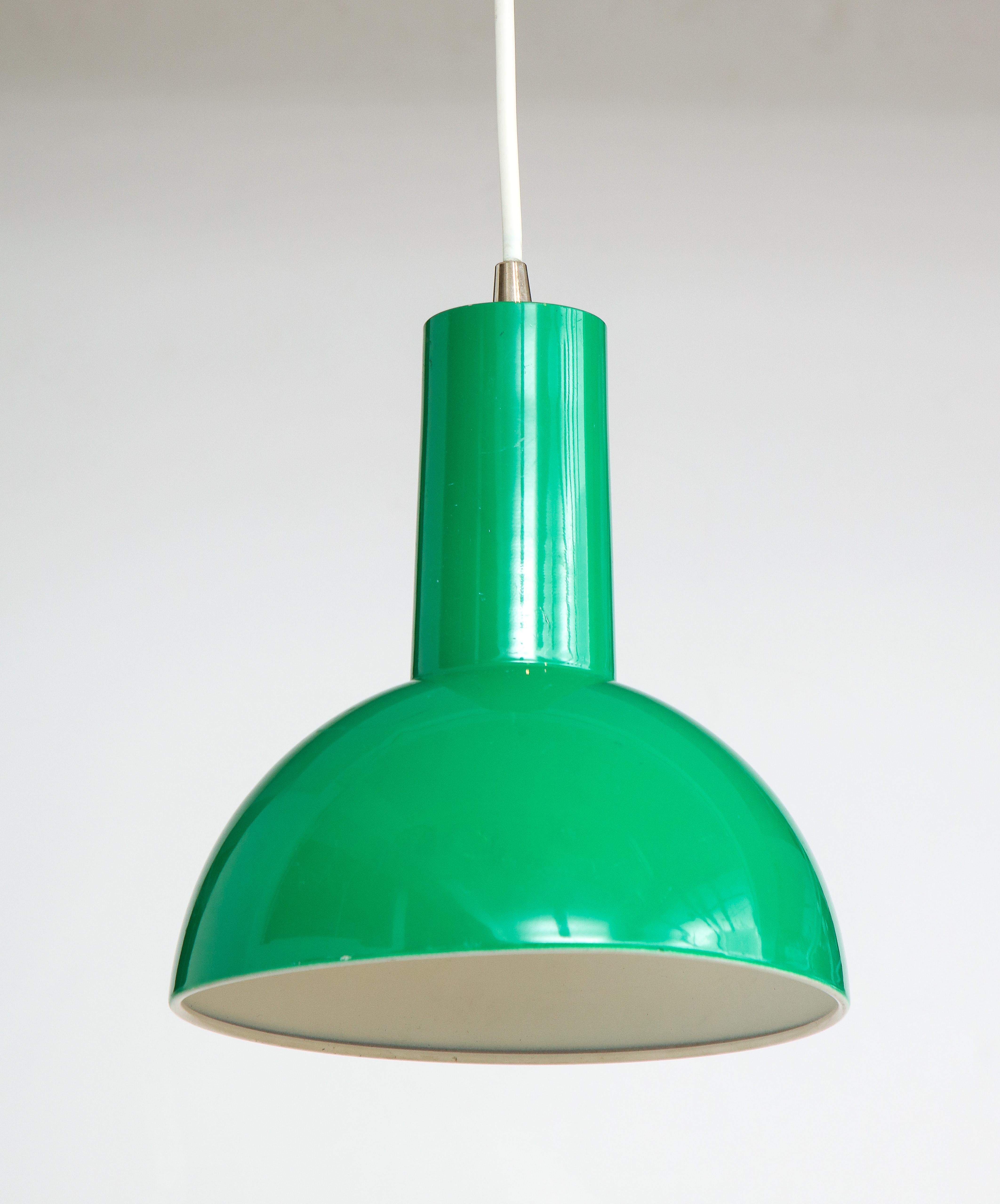 Danish Green mid century dome pendant with white cord, c. 1960
Tole, enamel
Measures: Height: 9 Diameter. 9 in.
?.