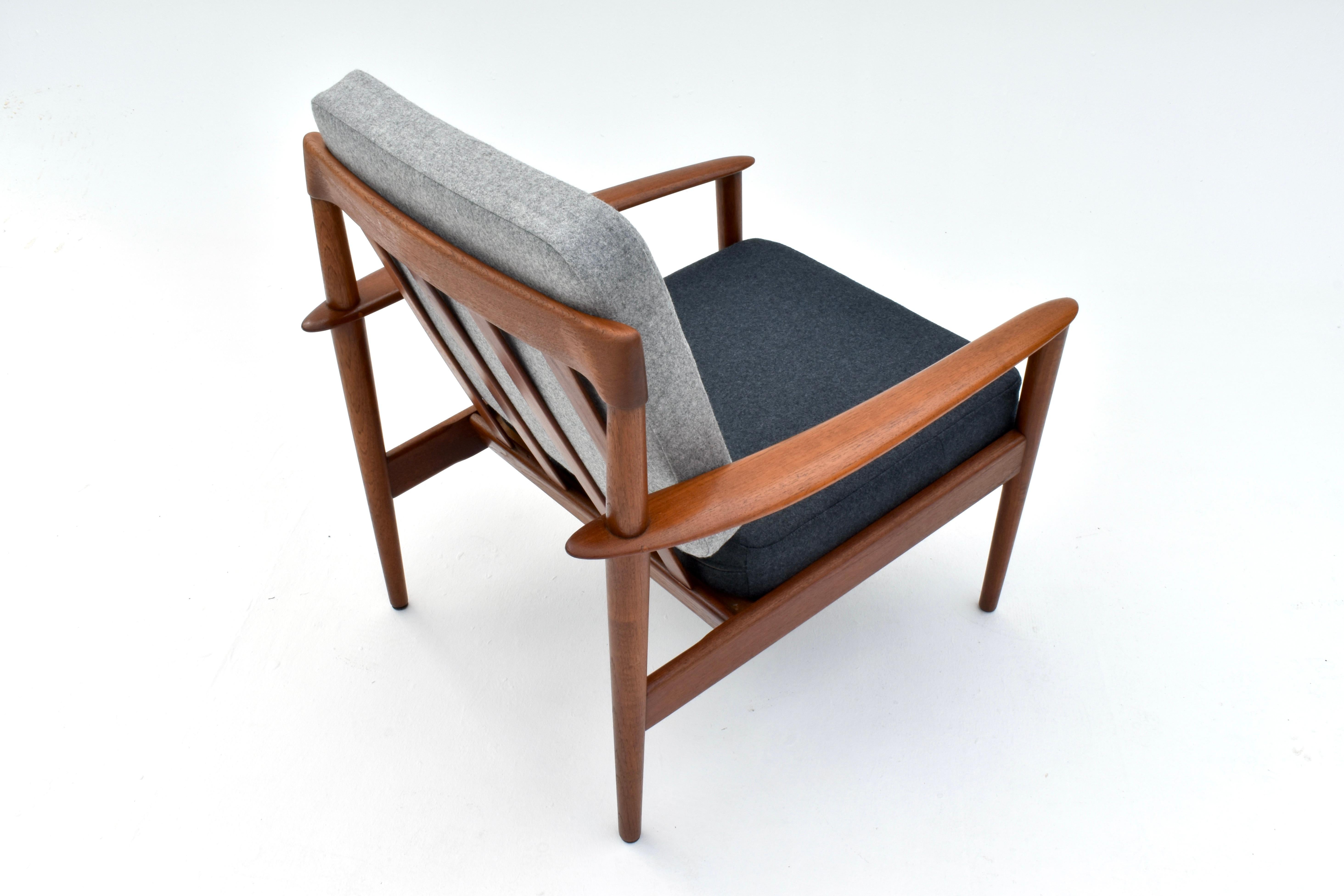 Milieu du XXe siècle Chaise longue danoise Grete Jalk Modèle PJ56 en teck pour Poul Jeppesen Mobelfabrik en vente