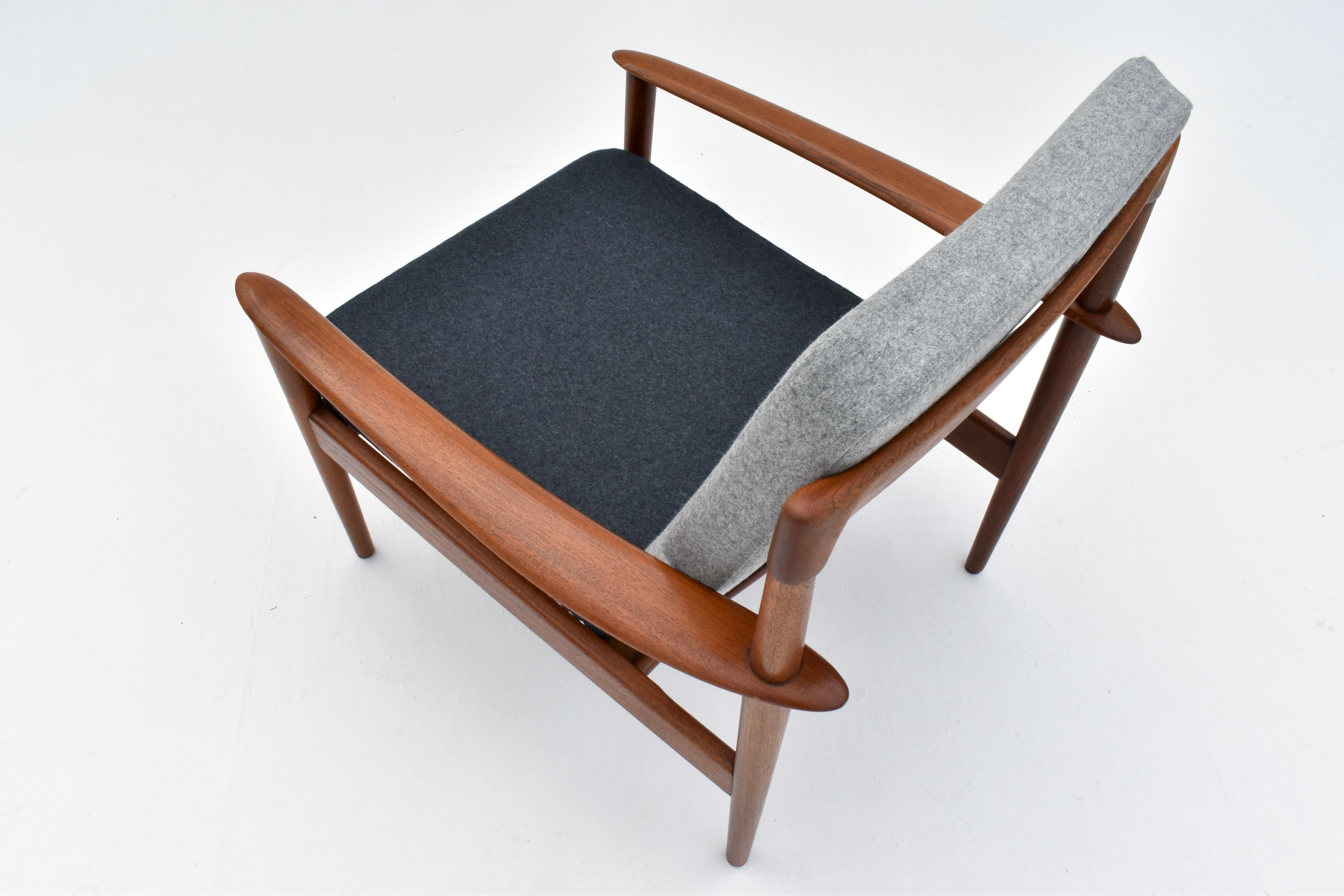 Chaise longue danoise Grete Jalk Modèle PJ56 en teck pour Poul Jeppesen Mobelfabrik en vente 1