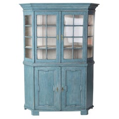 Vitrina danesa de pino pintada de azul en dos partes