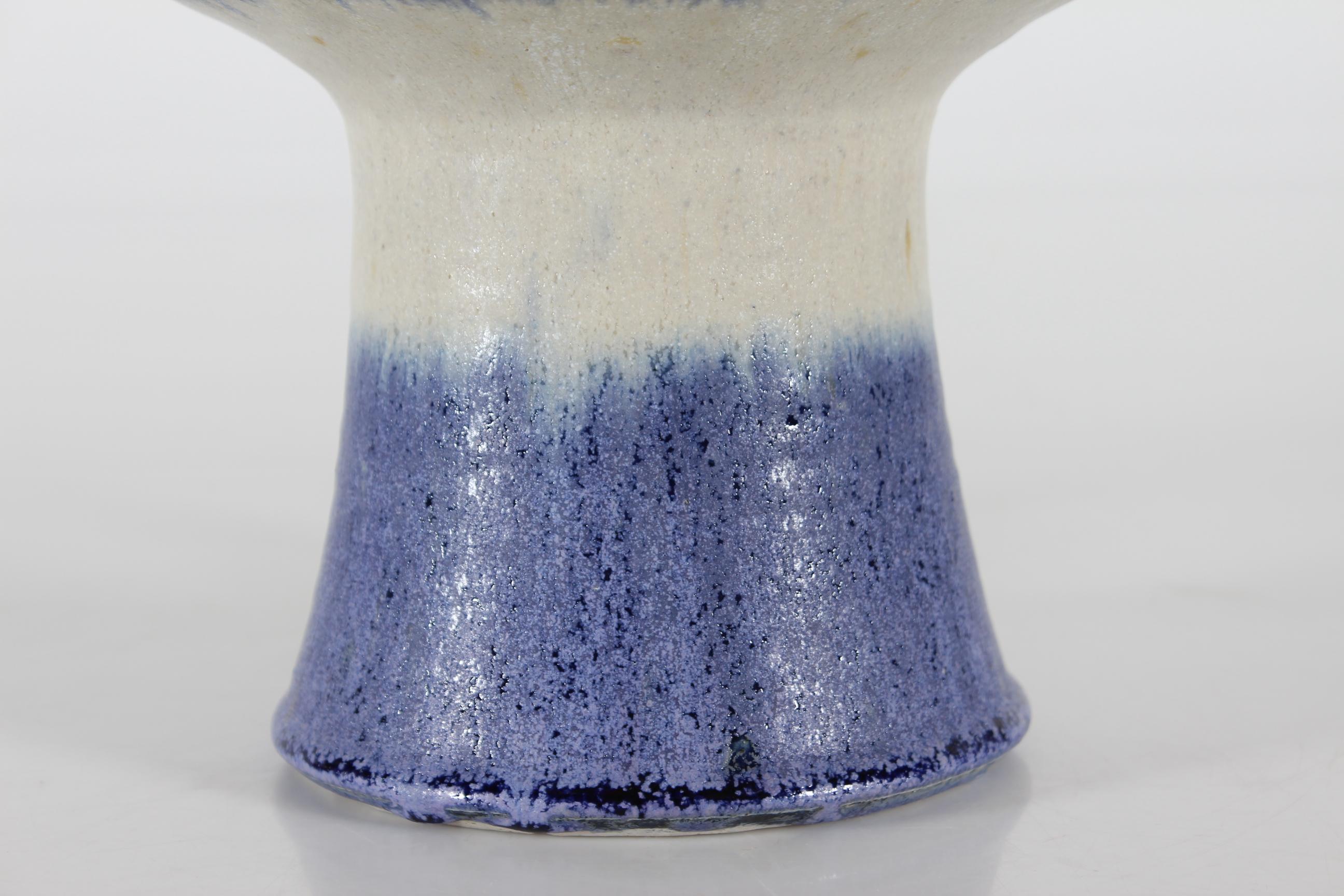 Scandinave moderne Lampe de table sculpturale danoise HAK Kähler en violet par Carl Cunningham Cole 1960s en vente