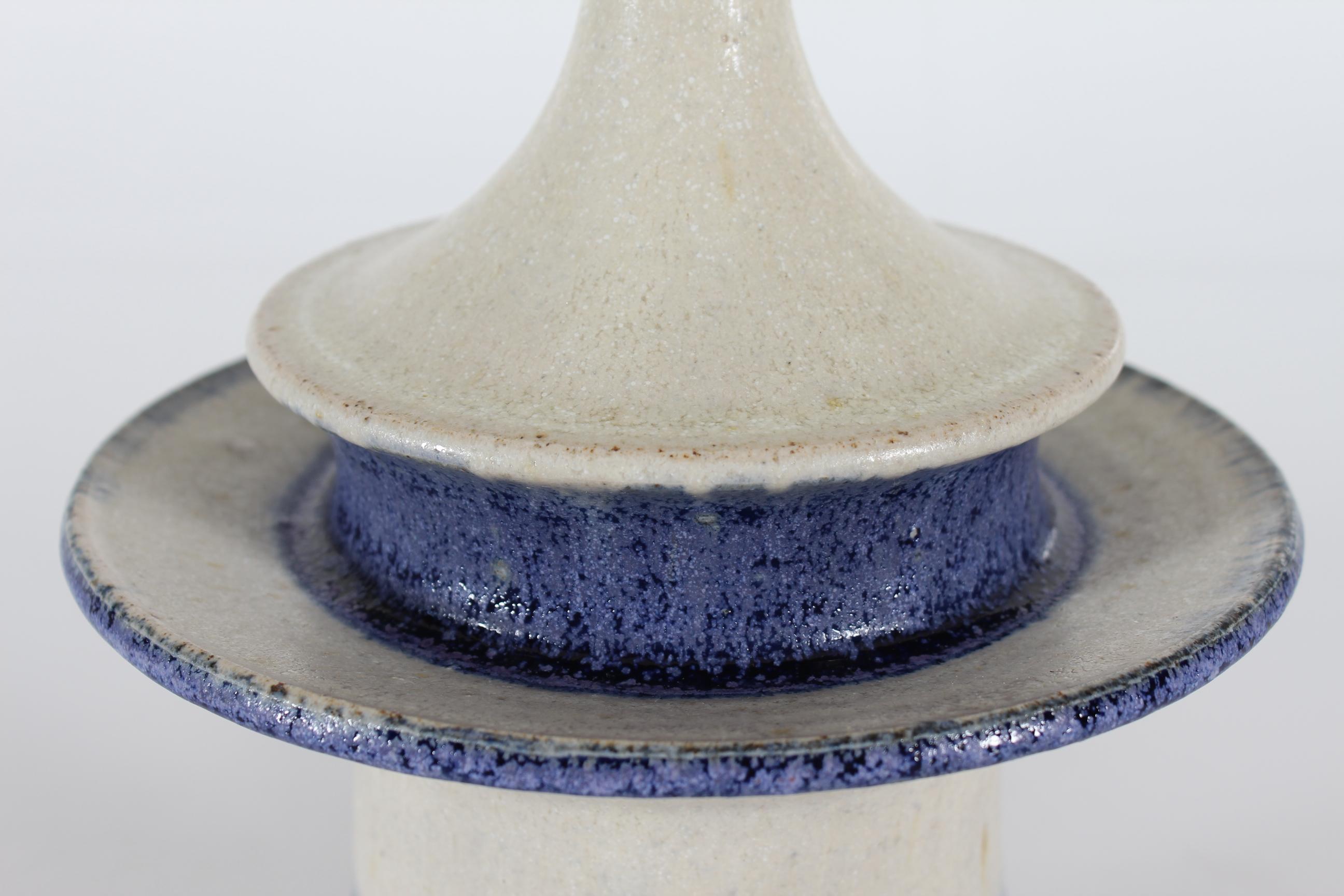 Danois Lampe de table sculpturale danoise HAK Kähler en violet par Carl Cunningham Cole 1960s en vente