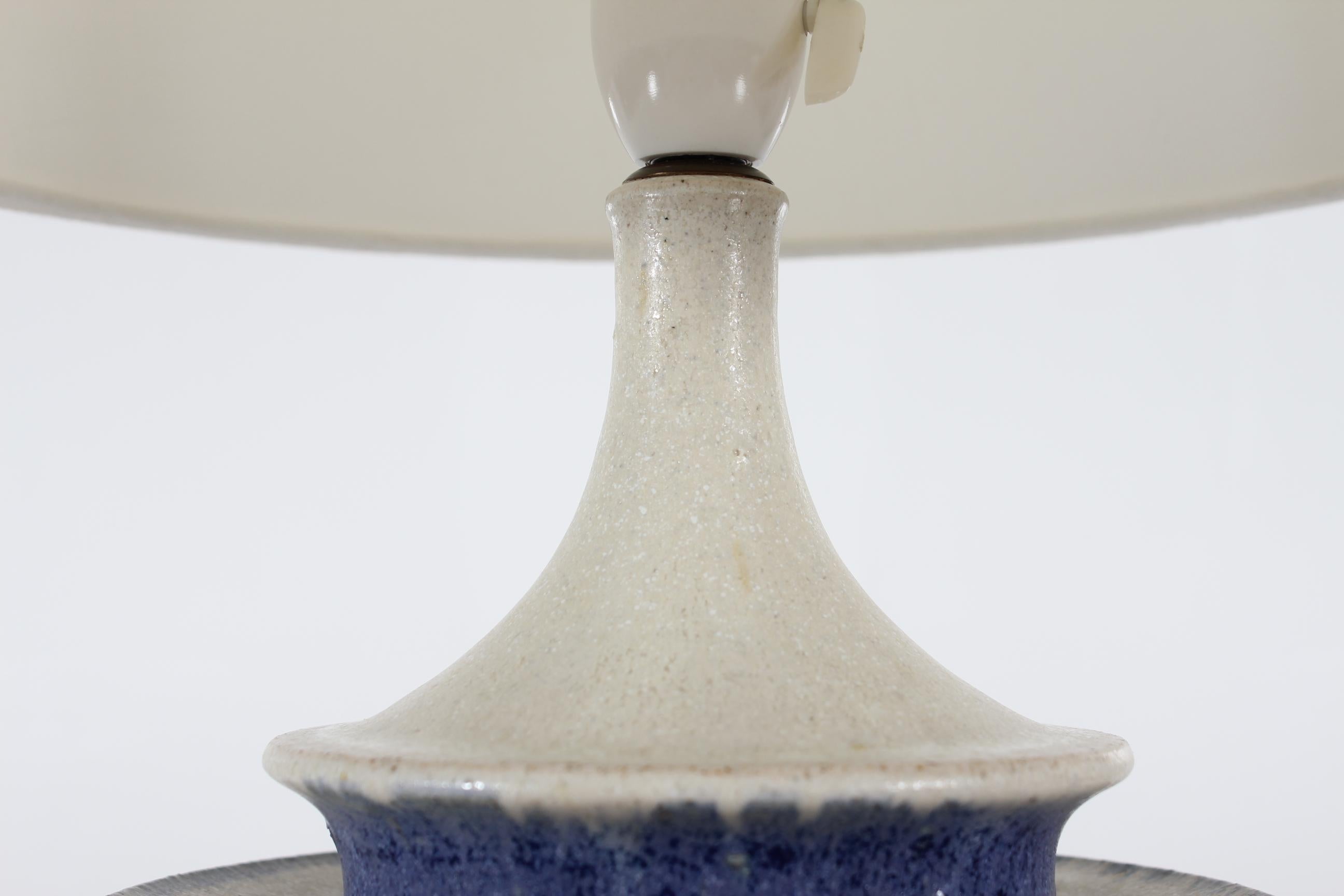 Lampe de table sculpturale danoise HAK Kähler en violet par Carl Cunningham Cole 1960s Bon état - En vente à Silkeborg, Silkeborg