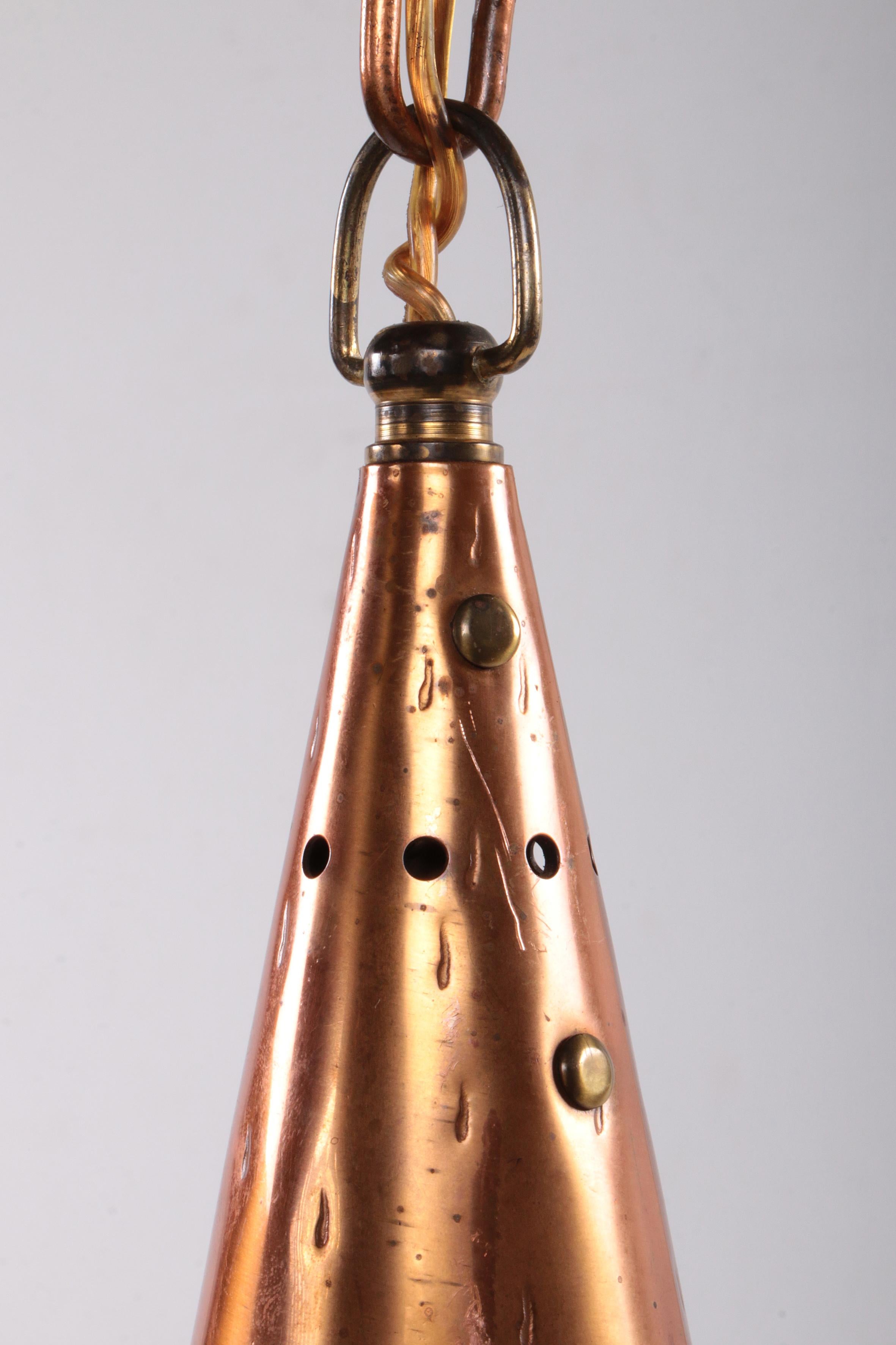 Cuivre Lampe à suspension danoise en cuivre martelé à la main par E.S Horn Aalestrup, années 1950 en vente