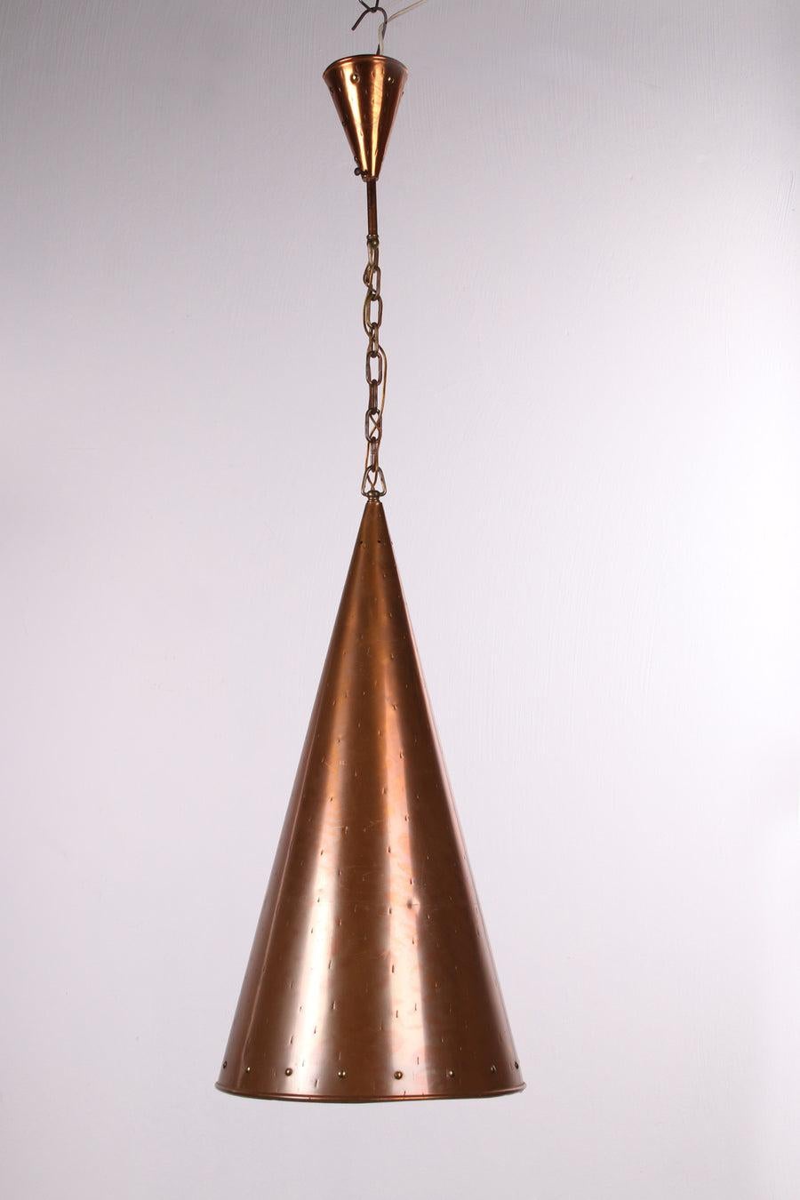 Danish Hand Hammered Copper Pendant Lamp From E.S Horn Aalestrup, 50s

Danish hanging lamp, this lamp is hand-hammered copper from E.S Horn Aalestrup.
Hand-beaten copper gives a craftsmanship to the hanging lamp. The cable is ''hidden'' in the metal