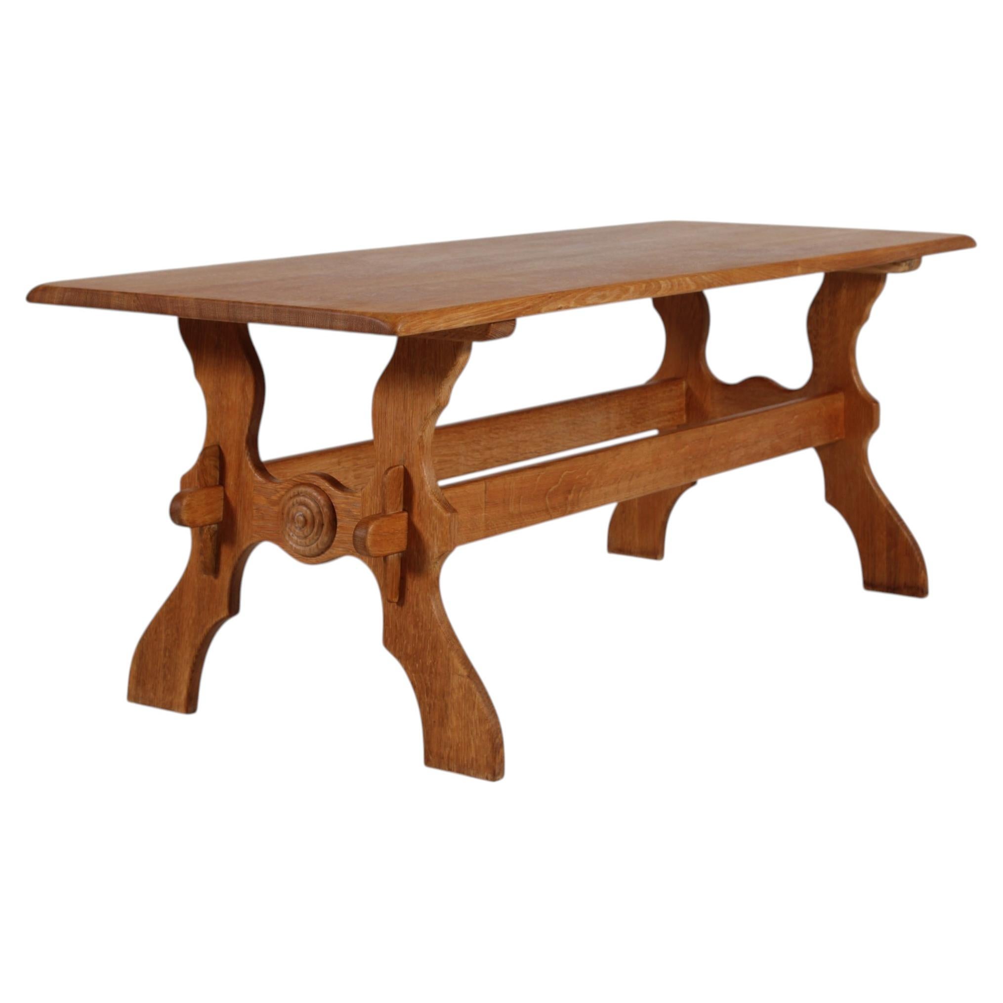 Mesa de centro Brutalista danesa de estilo Kjærnulf hecha a mano en roble macizo de 1940