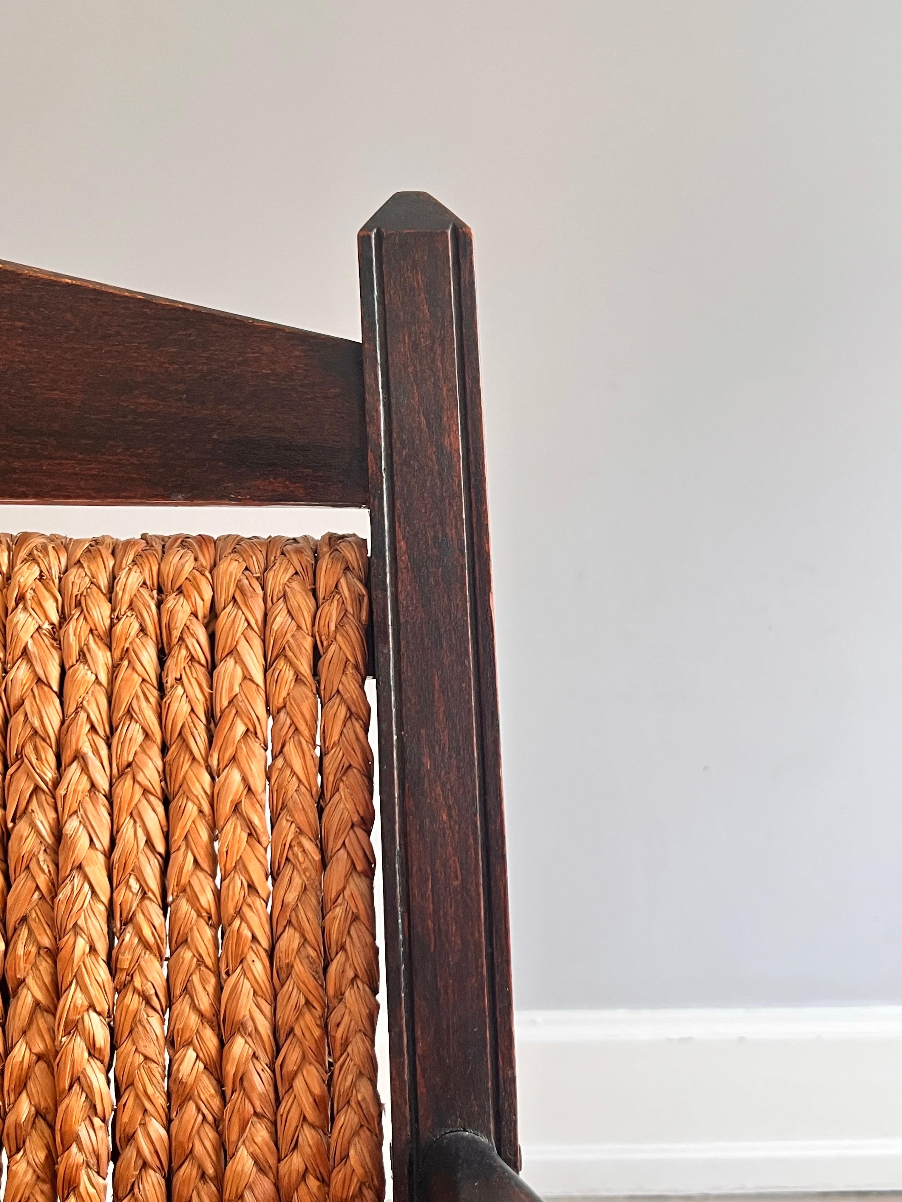 Poltrona danese in corda di Wicker Rattan intrecciato a mano in faggio tinto, anni '60 in vendita 1