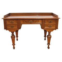 Antiker dänischer Schreibtisch „Hans Christian Andersen“ aus gemasertem Nussbaumholz