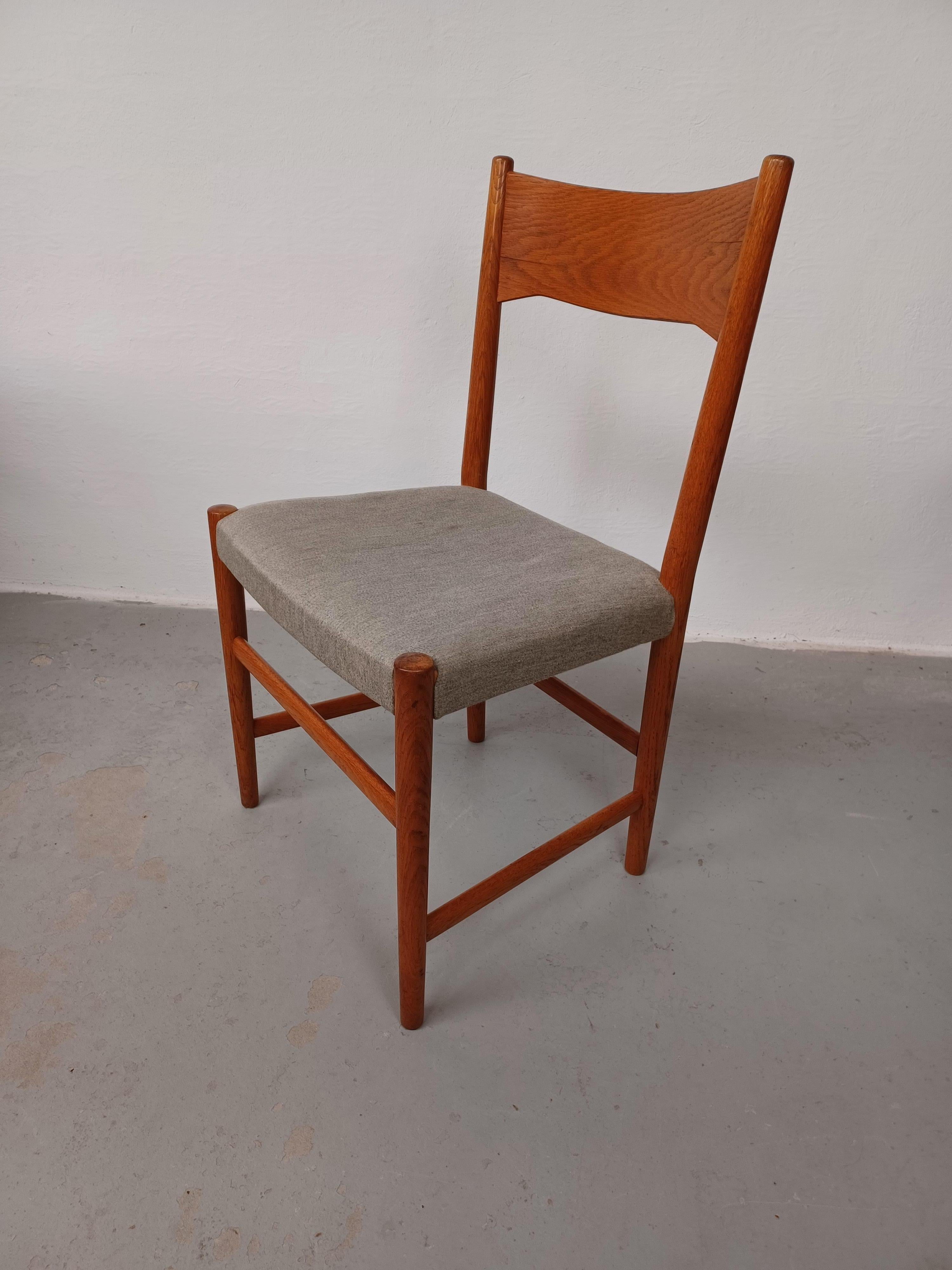 Scandinavian Modern Danish Hans J. Wegner City Hall Oak Dining Chair For Sale