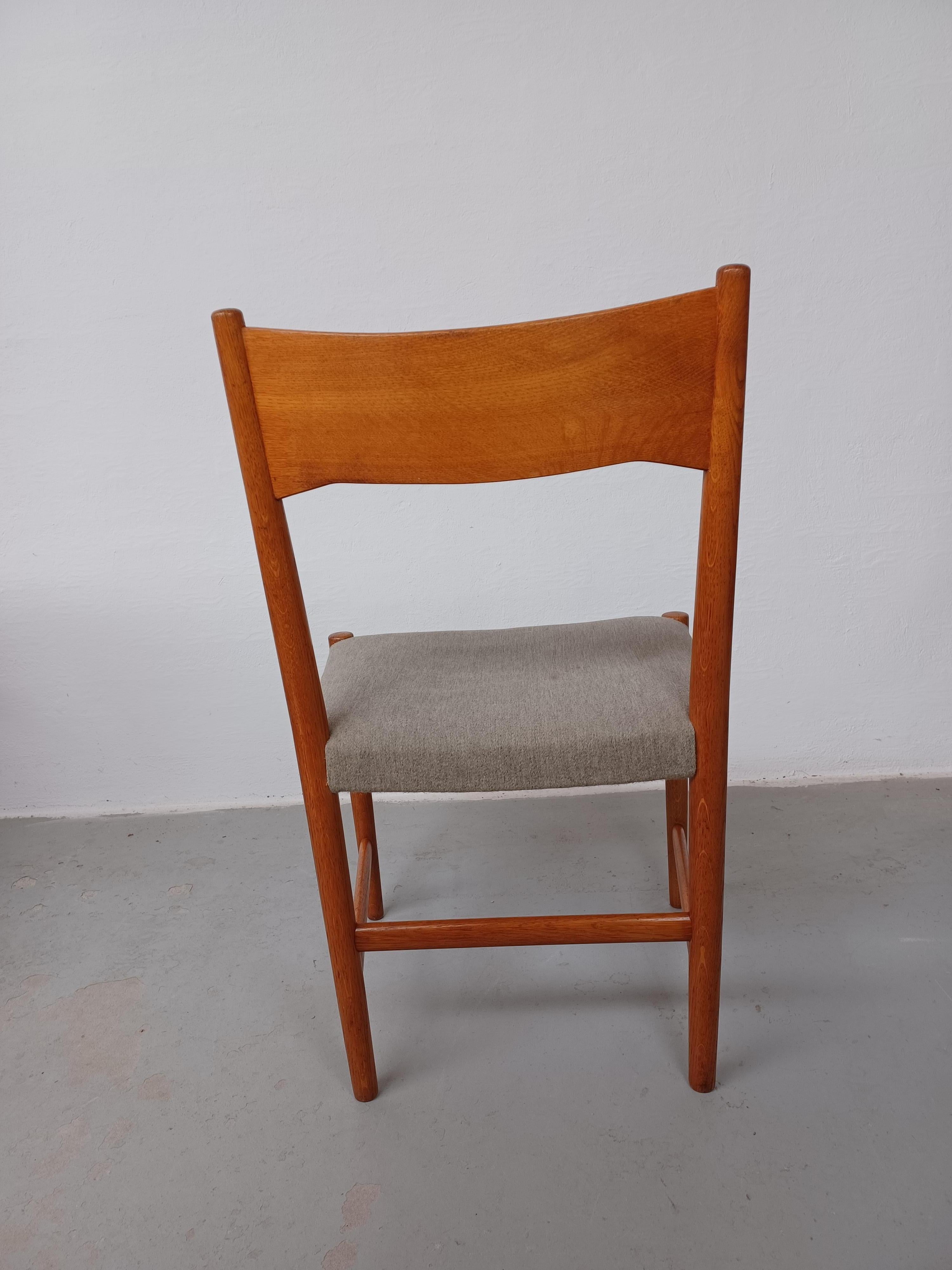 Danish Hans J. Wegner City Hall Oak Dining Chair For Sale 2