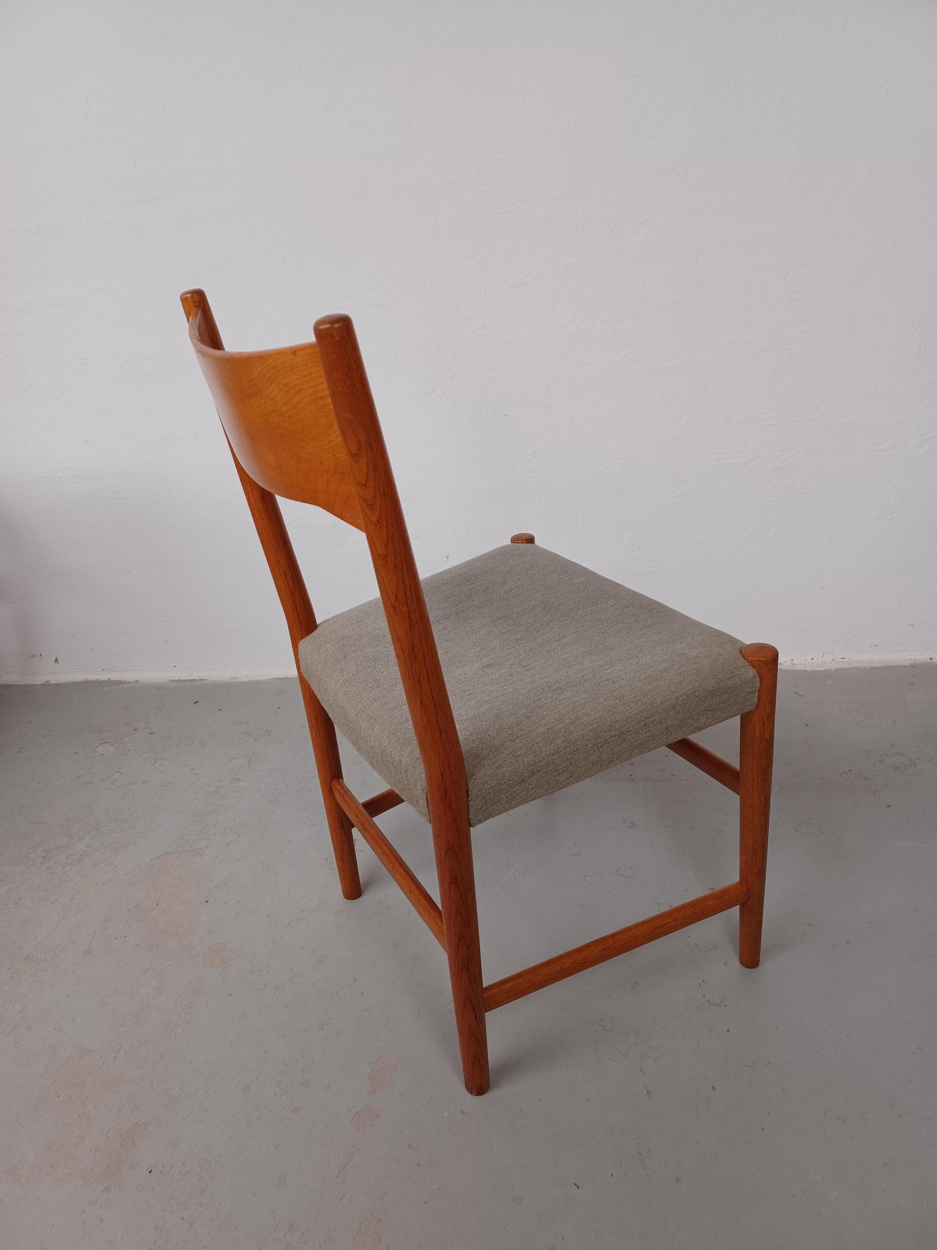 Danish Hans J. Wegner City Hall Oak Dining Chair For Sale 3