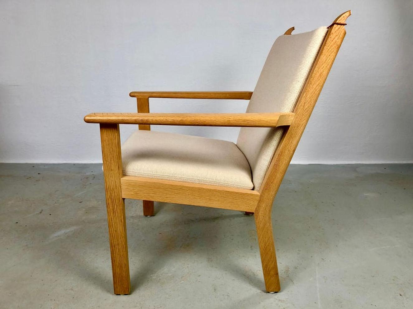 XXIe siècle et contemporain Ensemble de deux chaises longues de célébration GE-284 en chêne de Hans J. Wegner pour GETAMA en vente