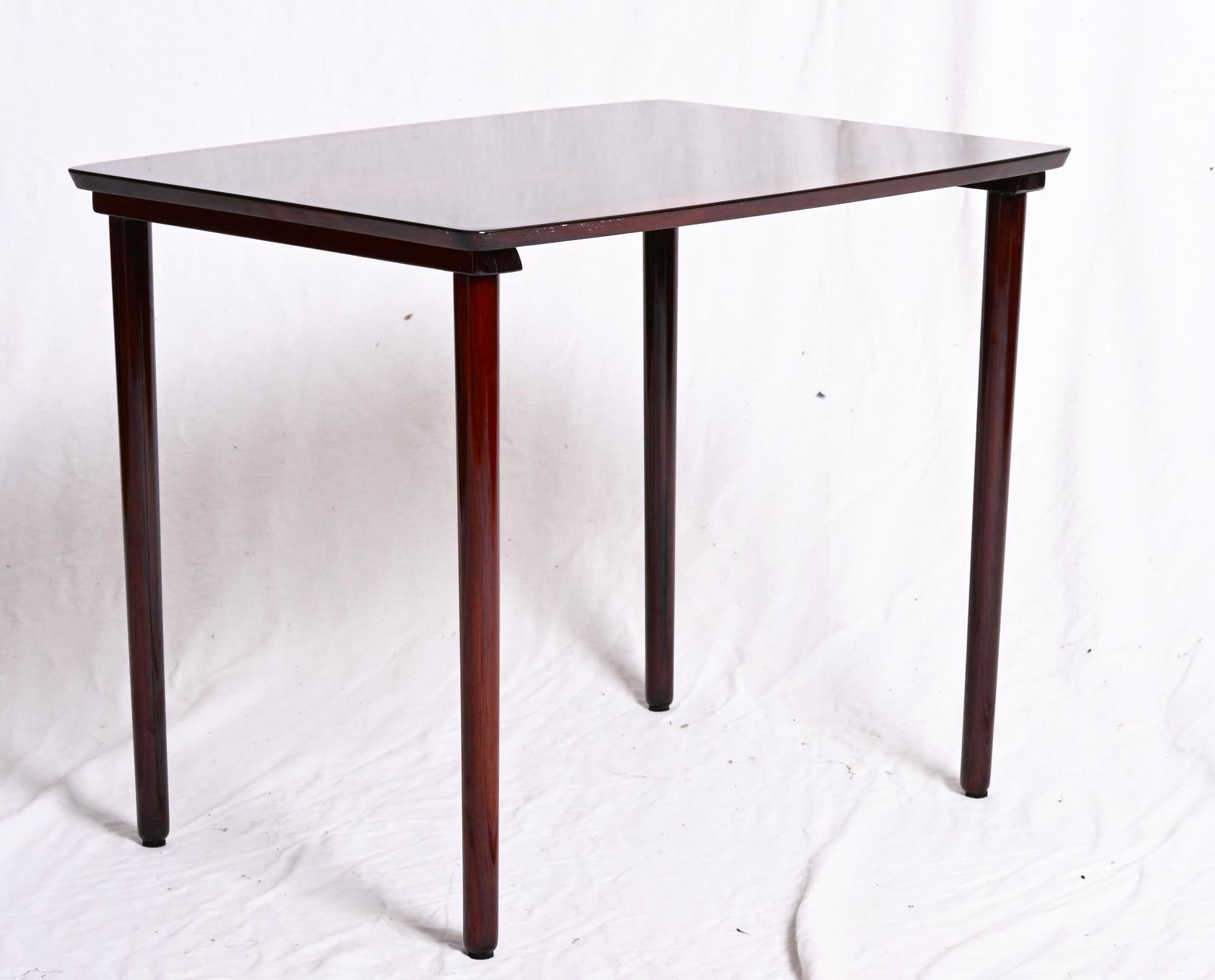 Scandinavo moderno Tavolino danese in legno duro in vendita
