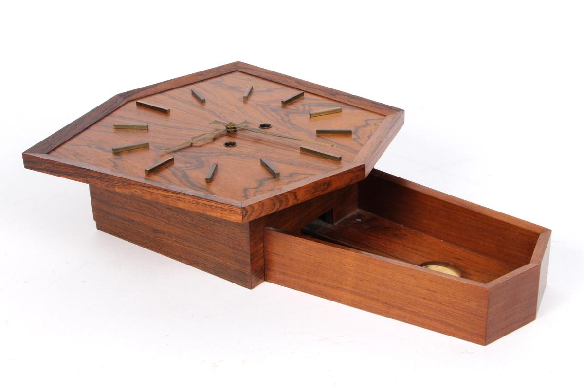 Danish Hardwood Wall Clock In Good Condition For Sale In Vienna, AT