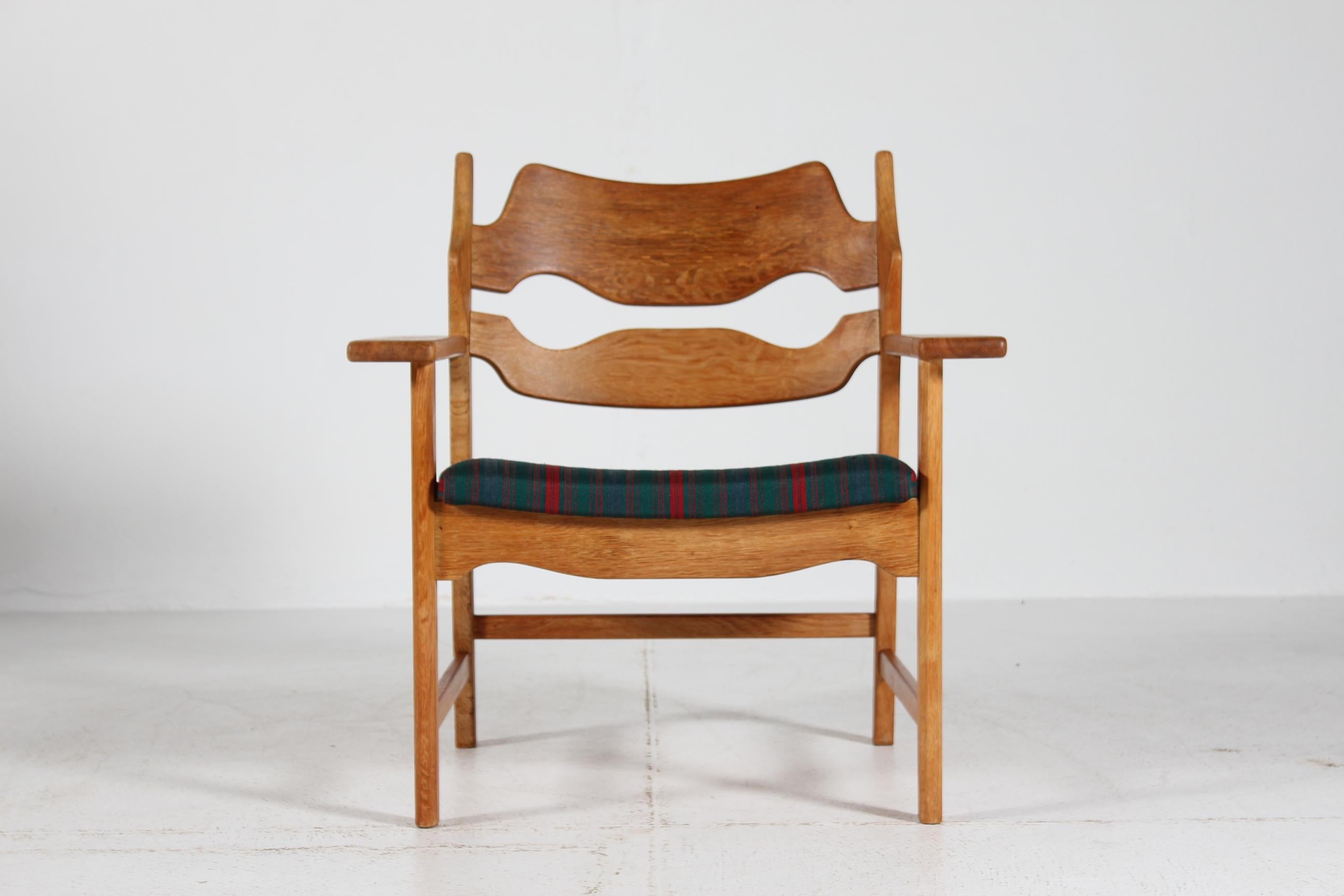 Danish vintage low razor blade lounge armchair designed by Henning Kjærnulf and manufactured by the Danish company Nyrup Møbelfabrik/ EG Furniture.

The chair is made of solid oak upholstered with original striped wool.

The fine natural surface and