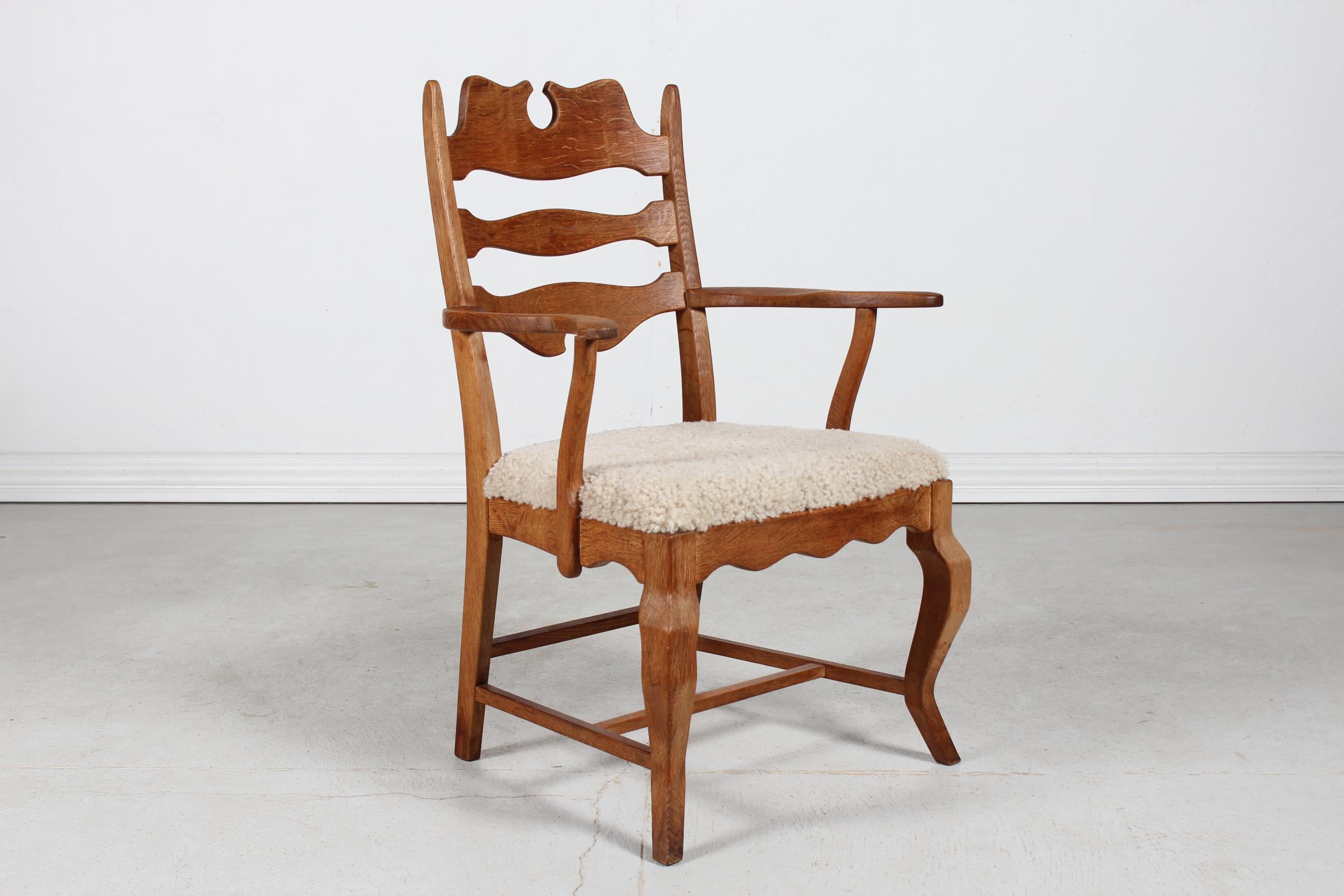 Danish vintage Henning Kjærnulf razor blade armchair manufactured by EG Furniture.

The chair is made of solid oak with high backrest. The seats are upholstered with new sheepskin which is very comfortable to sit on.

The fine natural surface and