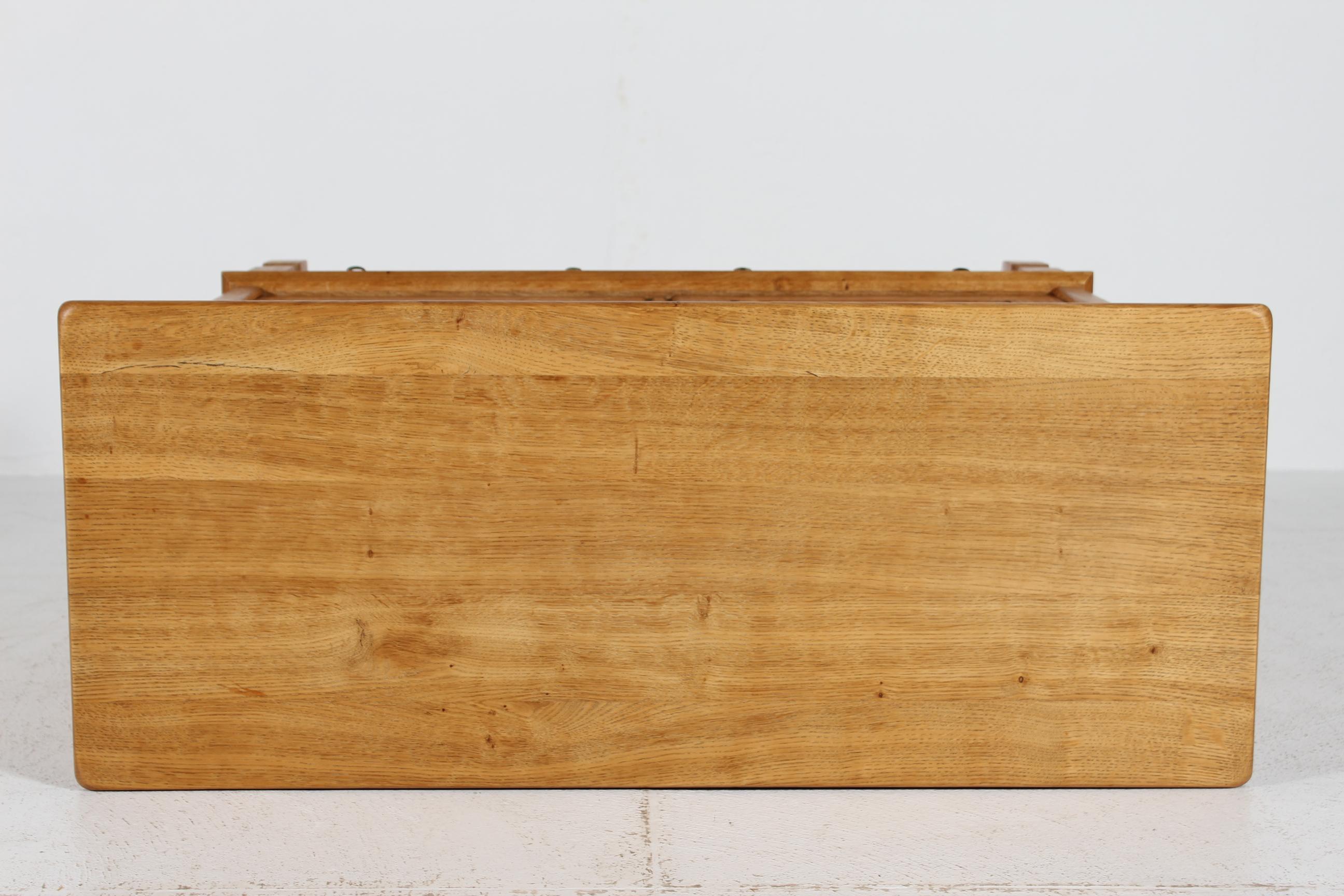 Dänischer Henning Kjærnulf Stil Schrank aus massiver Eiche 2 Glastüren + Schubladen 1970er im Angebot 3