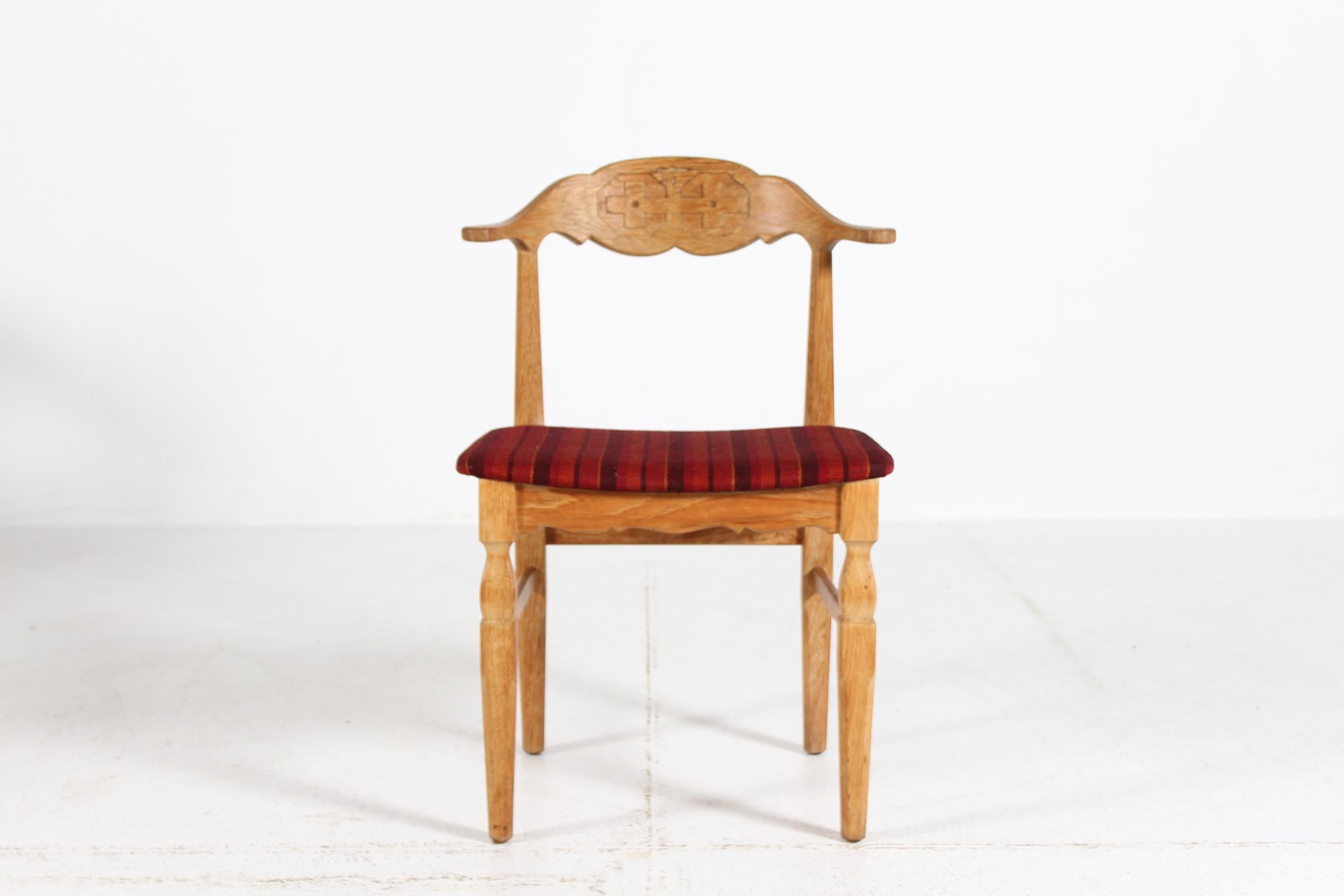 Danish Henning Kjærnulf Style Set of 6 Dining Chairs of Solid Oak 1970s For Sale 5