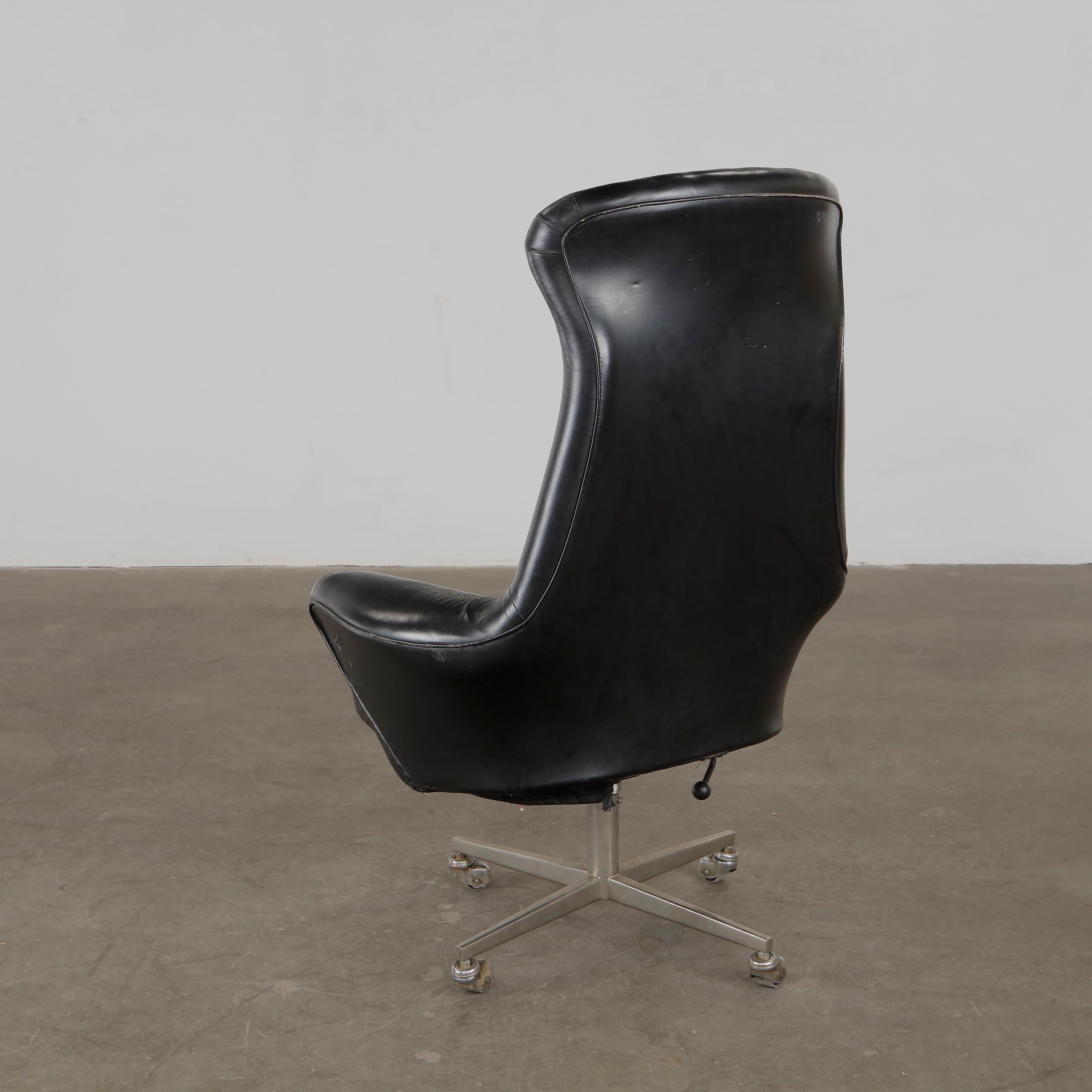 Chaise de direction danoise à dossier haut, années 1960 État moyen - En vente à Gardena, CA