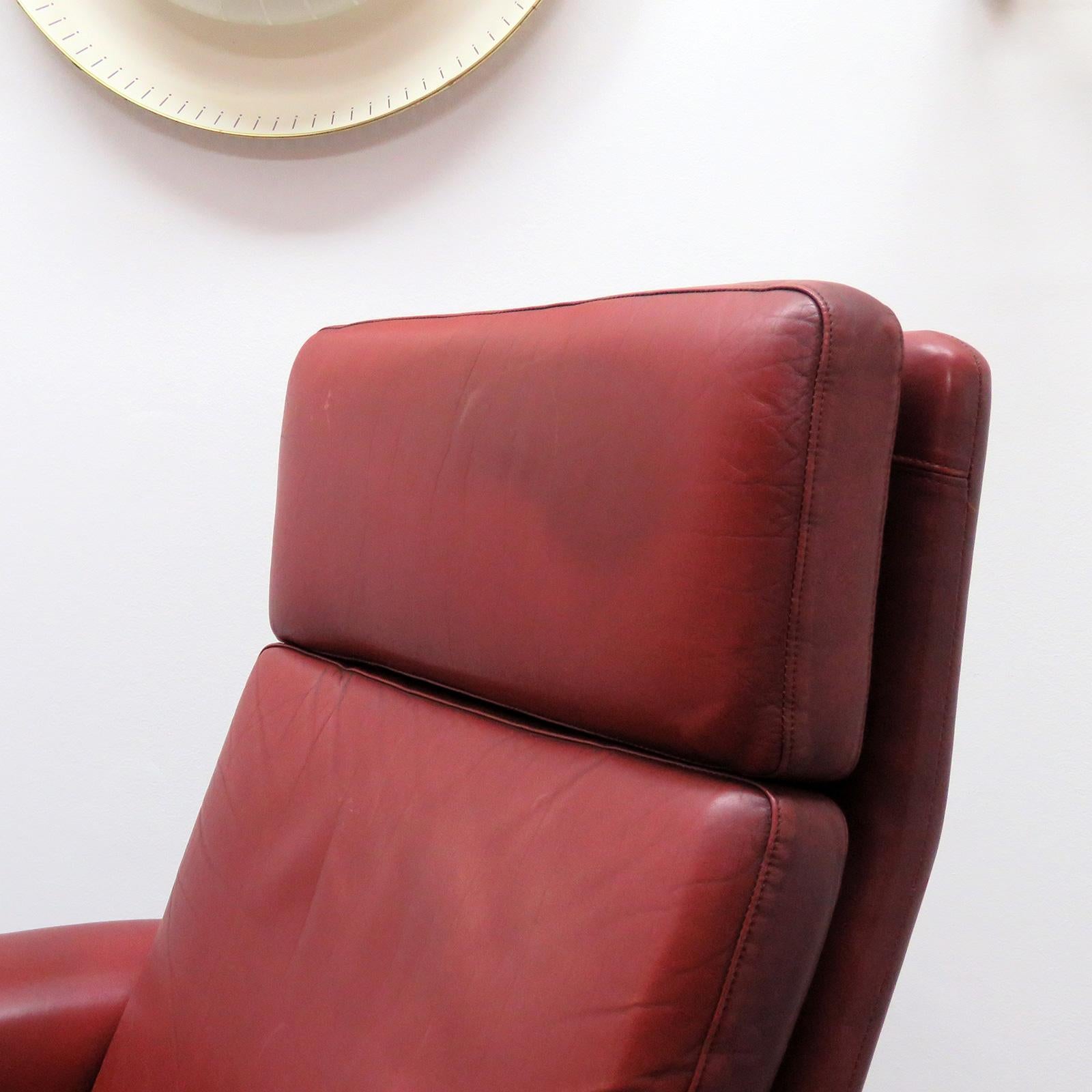 Danish High Back Leather Lounge Chair, 1960 For Sale 3