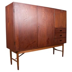 Buffet haut danois en teck et chêne par Kurt Oak pour Randers Mobelfabrik 1960.