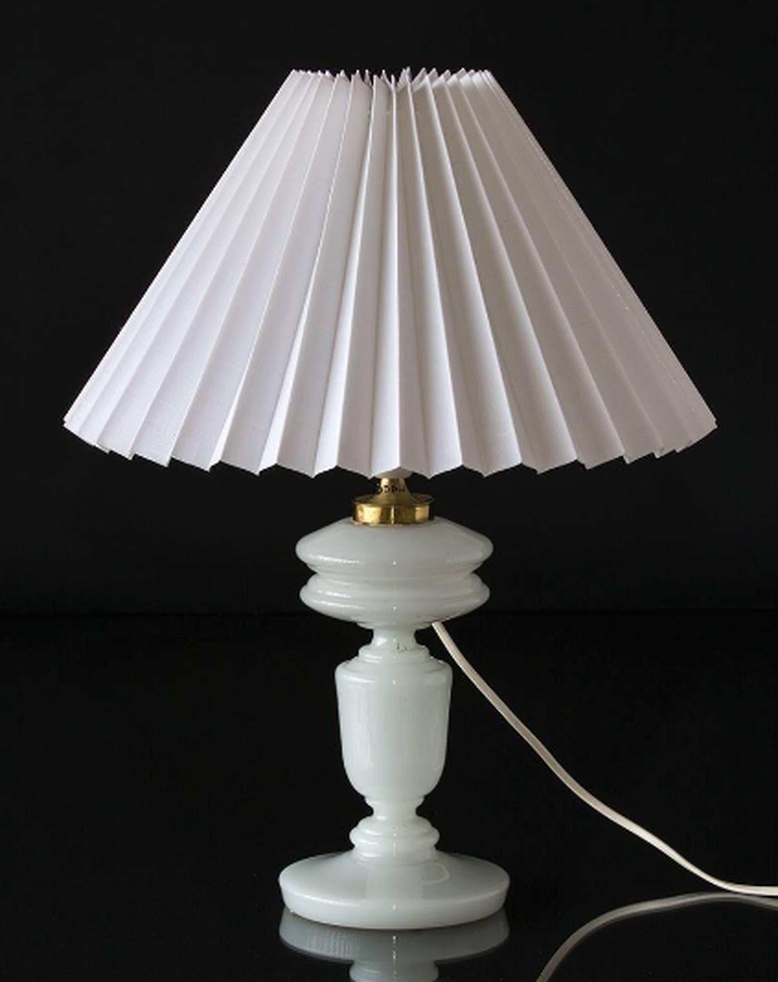 Danish Holmegaard Table Lamp in Opal Glas by Per Lütken For Sale 1