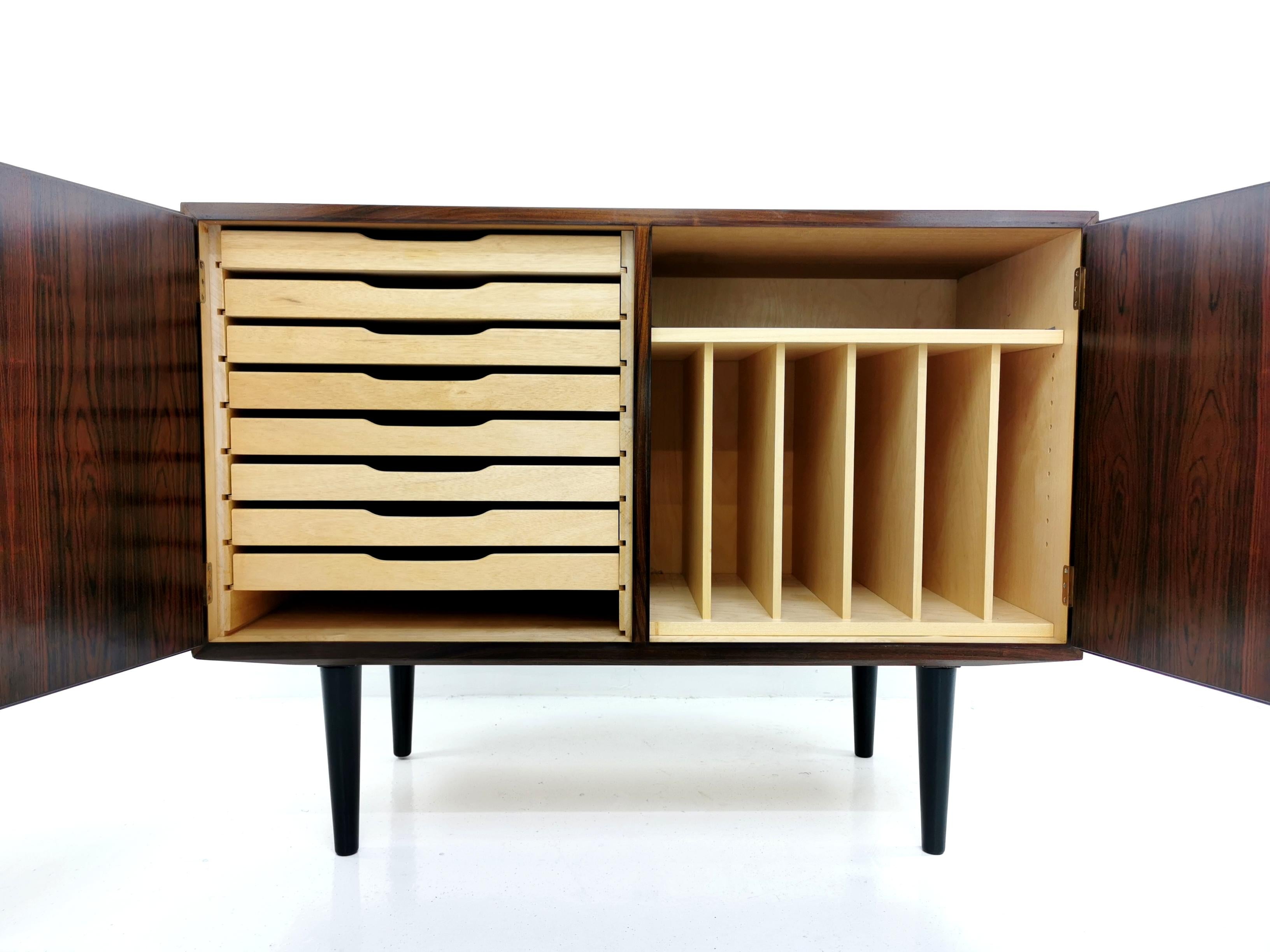 Mid-Century Modern Danish Hundevad Rosewood Media Unit Sideboard 1970s Midcentury Vintage Cabinet