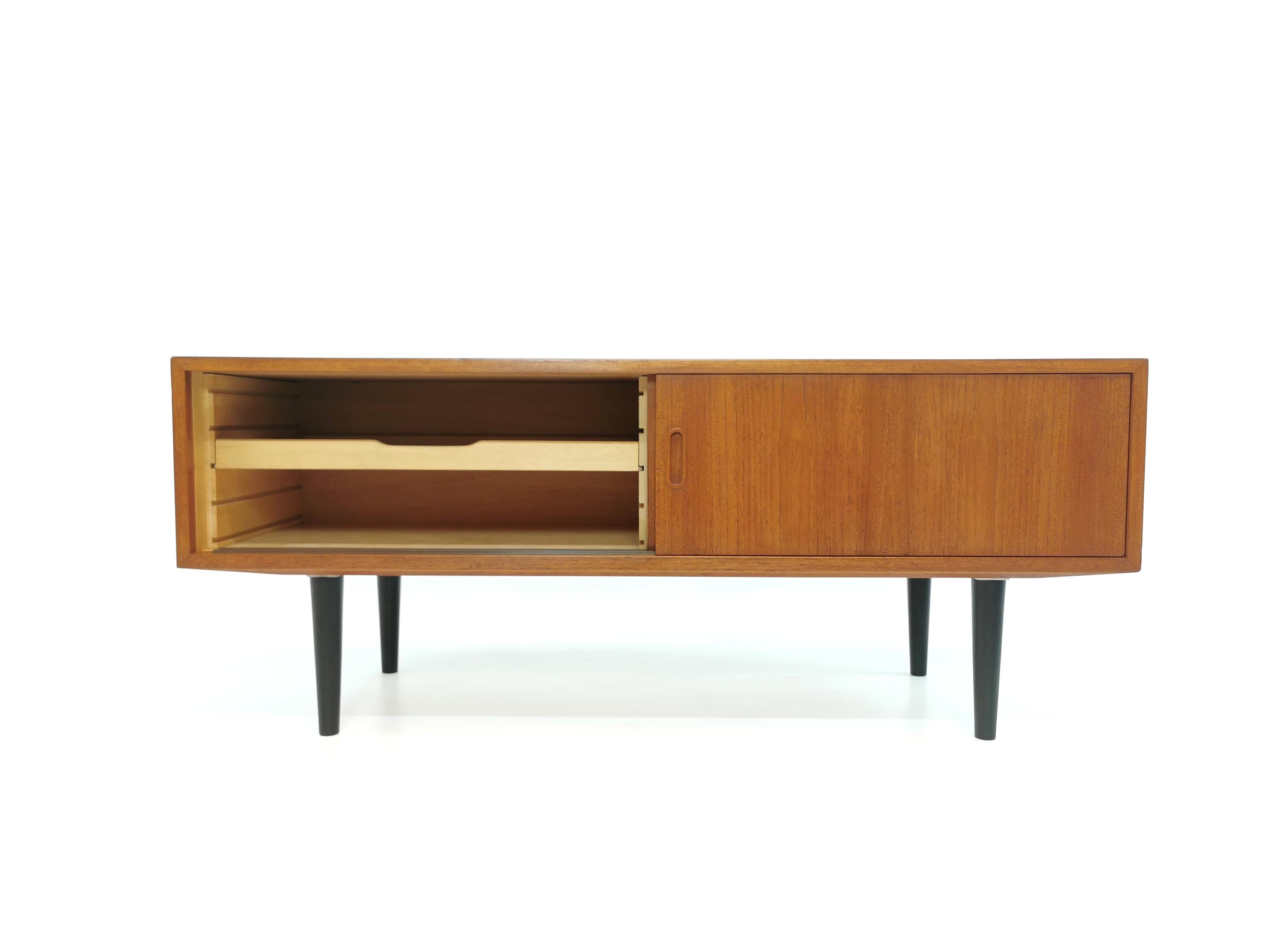 Mid-Century Modern Danish Hundevad Sideboard Cabinet Media Unit 1960s Midcentury Vintage