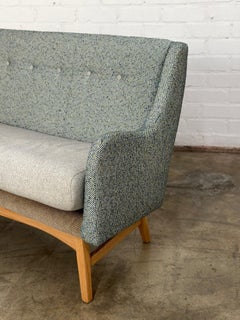 Dänisch inspiriertes, maßgefertigtes kompaktes Sofa