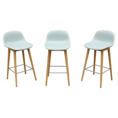 Sgabelli da bancone Iskos-Berlin di Muuto, in pelle e fibra con base in legno - Set da 3