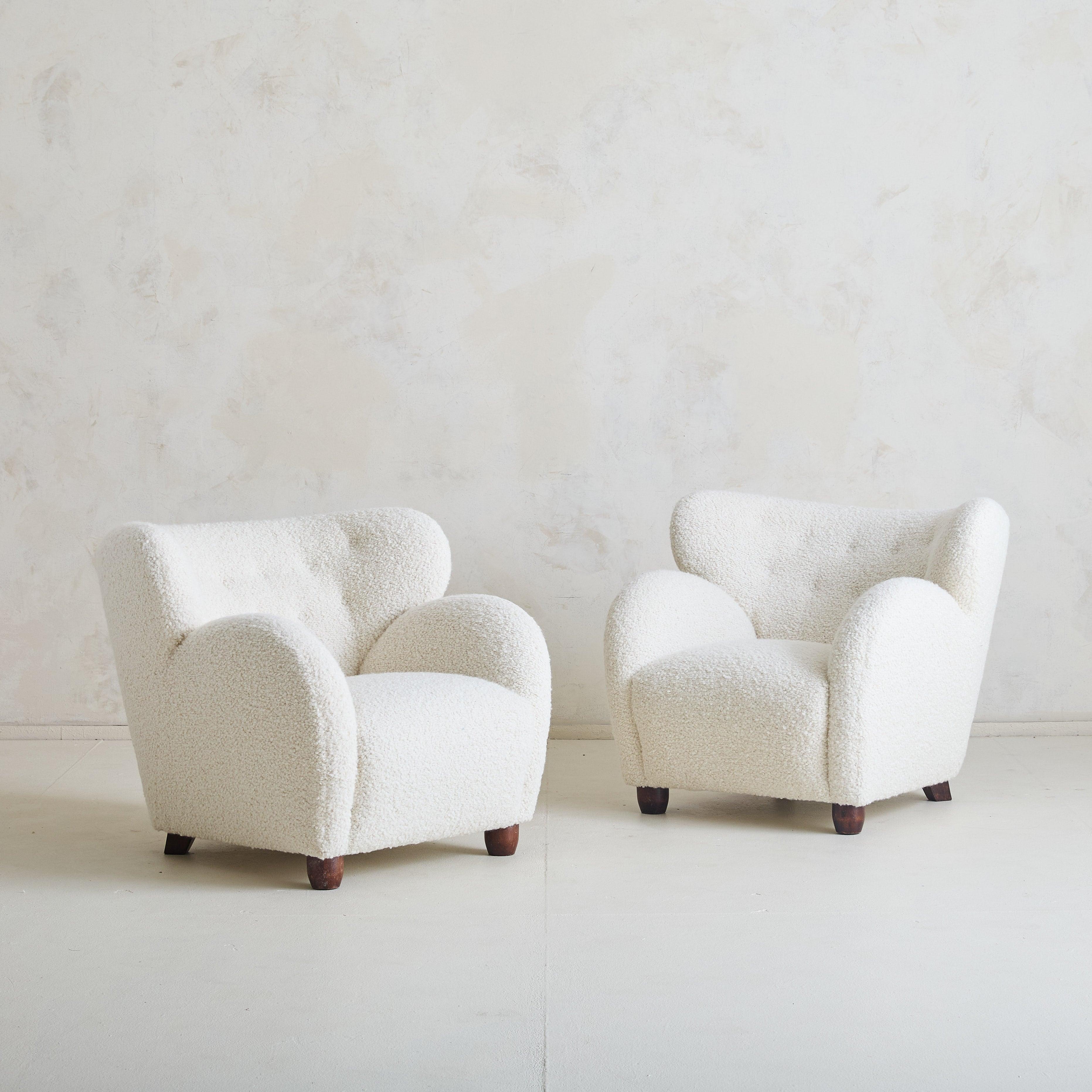Un fauteuil surchargé, à la manière de l'emblématique 