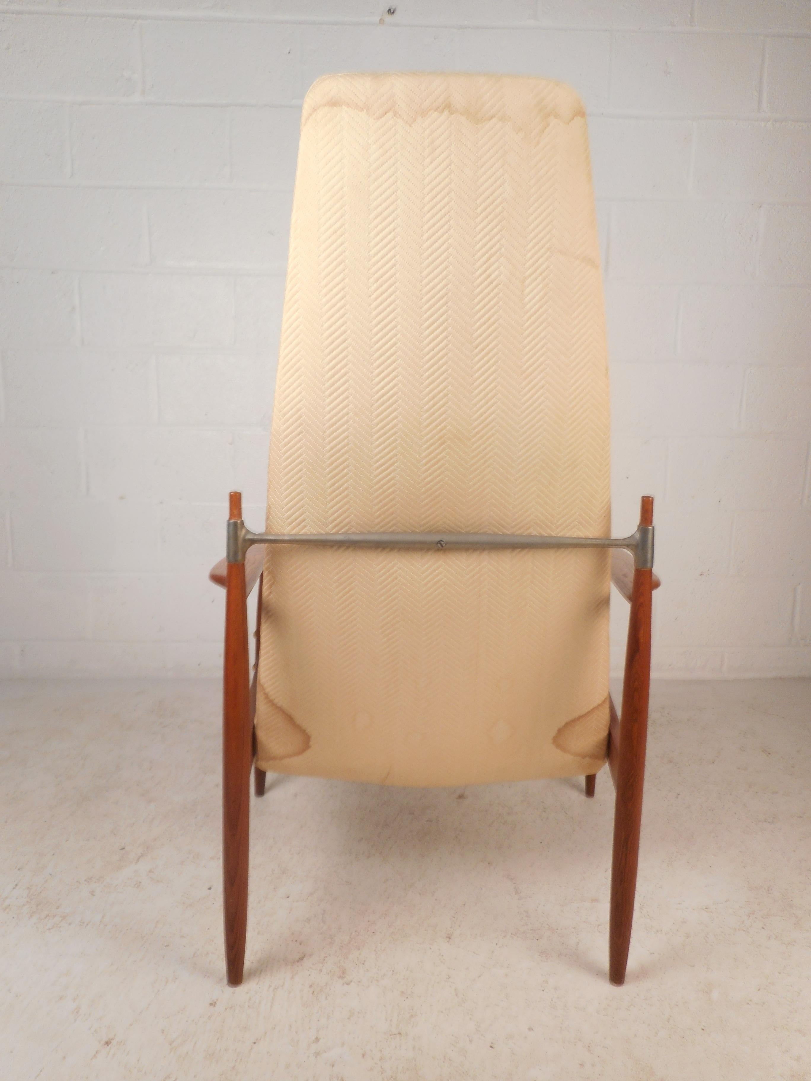 Danish Jens Quistgaard Style Peter Hvidt High Back Lounge Chair In Good Condition For Sale In Brooklyn, NY