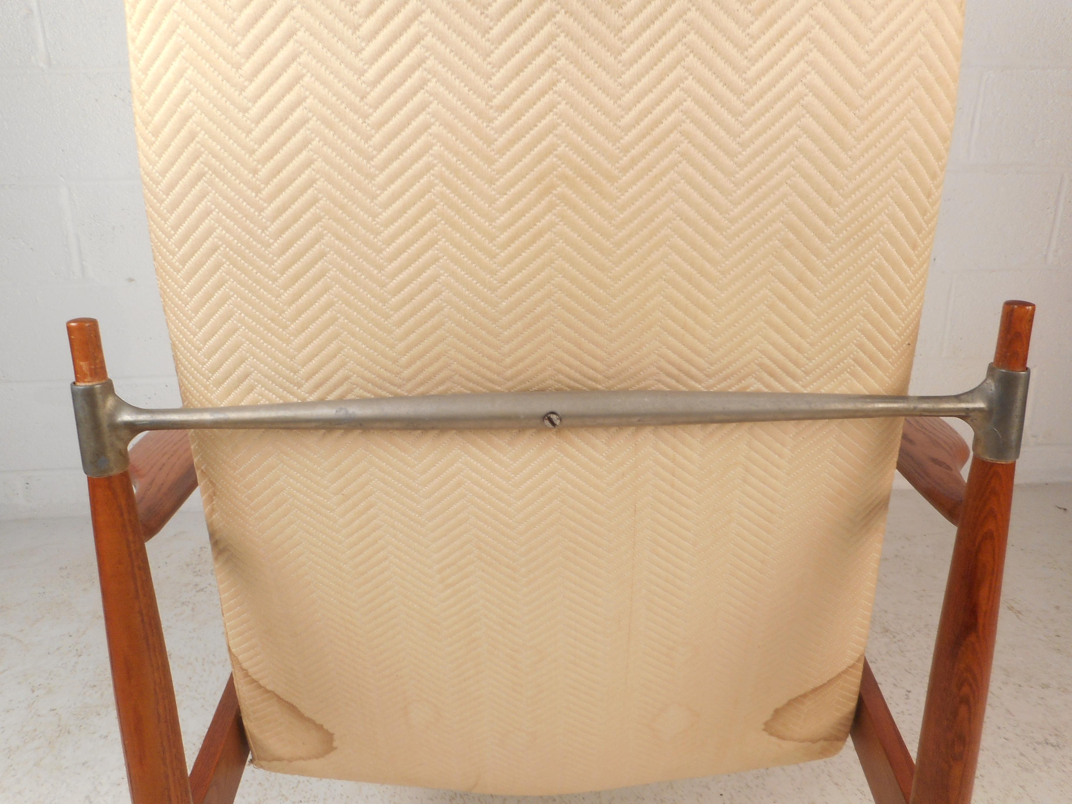 Dänischer dänischer Sessel mit hoher Rückenlehne im Stil von Jens Quistgaard Peter Hvidt (Metall) im Angebot