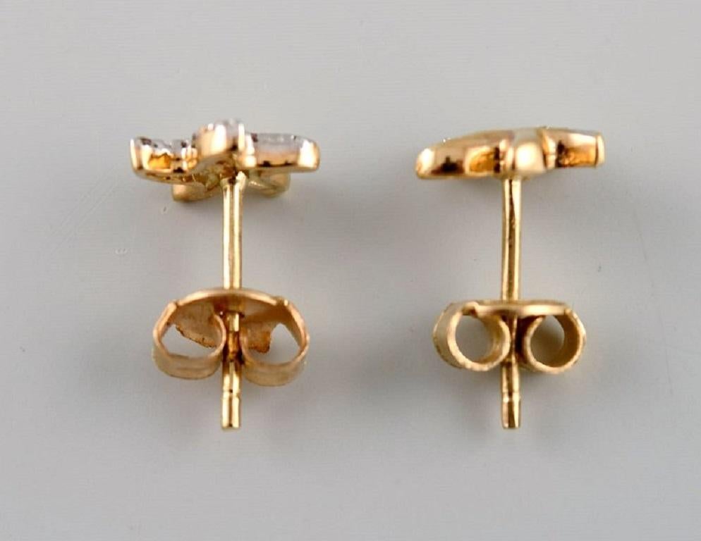 Danish jeweler. A pair of ear studs in 14 carat gold adorned with bright diamonds. Late 20th century.
Diameter: 9 mm.
In excellent condition.
Stamped.