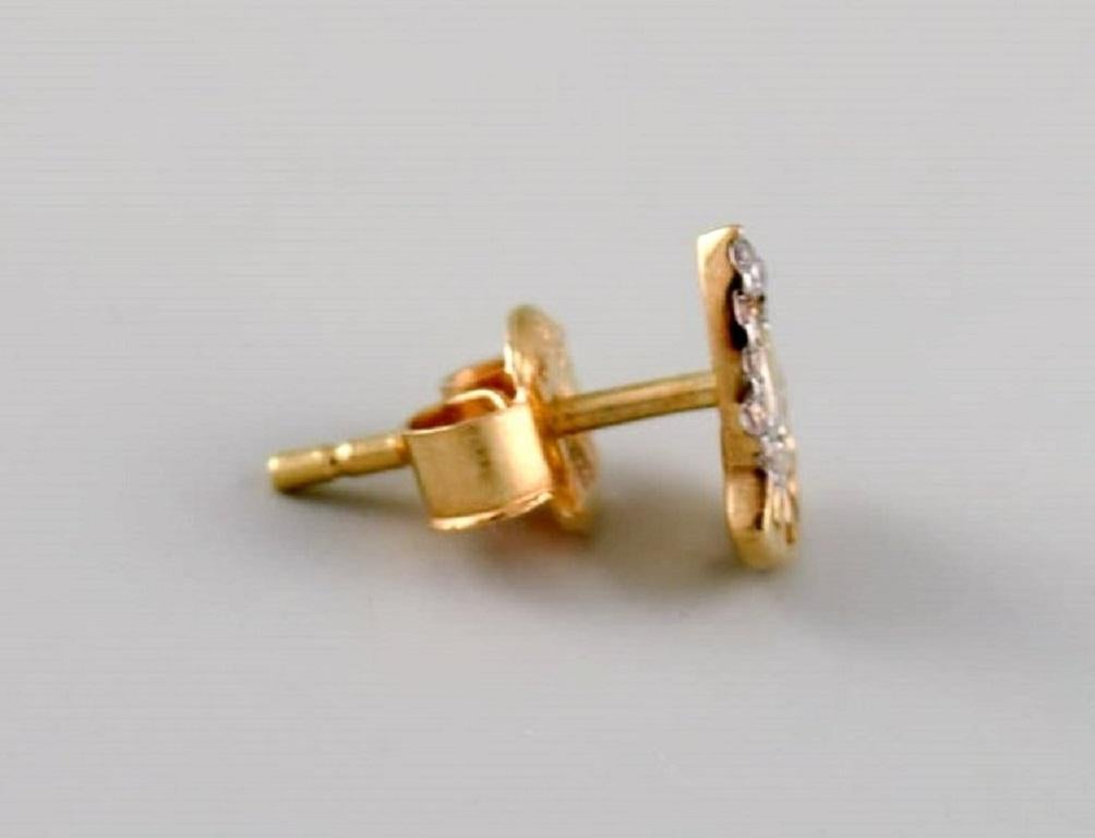 Taille ronde Paire de clous d'oreilles danois en or 14 carats avec diamants brillants, bijouterie danoise en vente