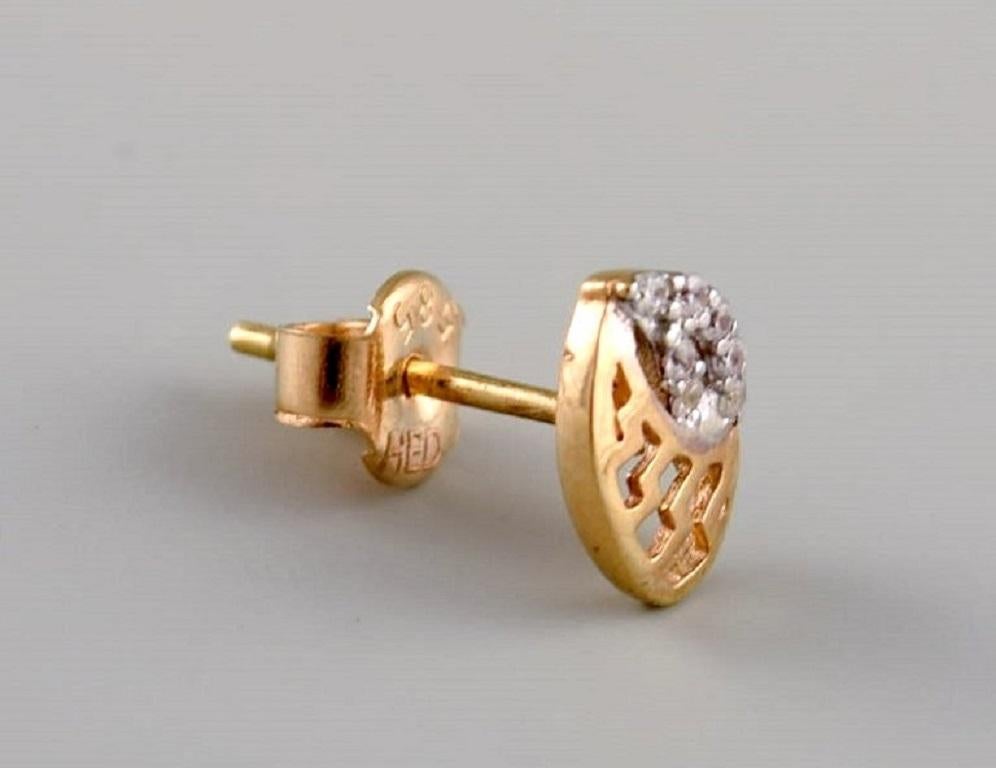 Danish Jeweler, a Pair of Ear Studs in 14 Carat Gold with Bright Diamonds In Excellent Condition For Sale In bronshoj, DK
