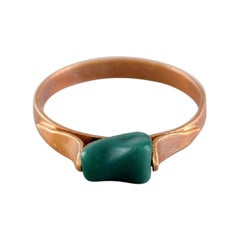 Danish Jeweler, Modernist Ring in 14 Carat Gold with Green Jade, Mid-20th C