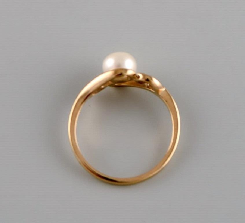 Dänischer Juwelier, Vintage-Ring aus 8-karätigem Gold, verziert mit Zuchtperlen (Perle) im Angebot