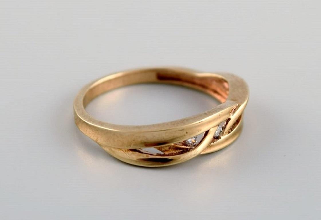 Danish jeweler. Vintage ring in 8 carat gold adorned with zirconias. Mid-20th century.
Diameter: 16.5 mm.
US size: 6.
In excellent condition.
Stamped.
In most cases, we can change the size for a fee (USD 50) per ring.