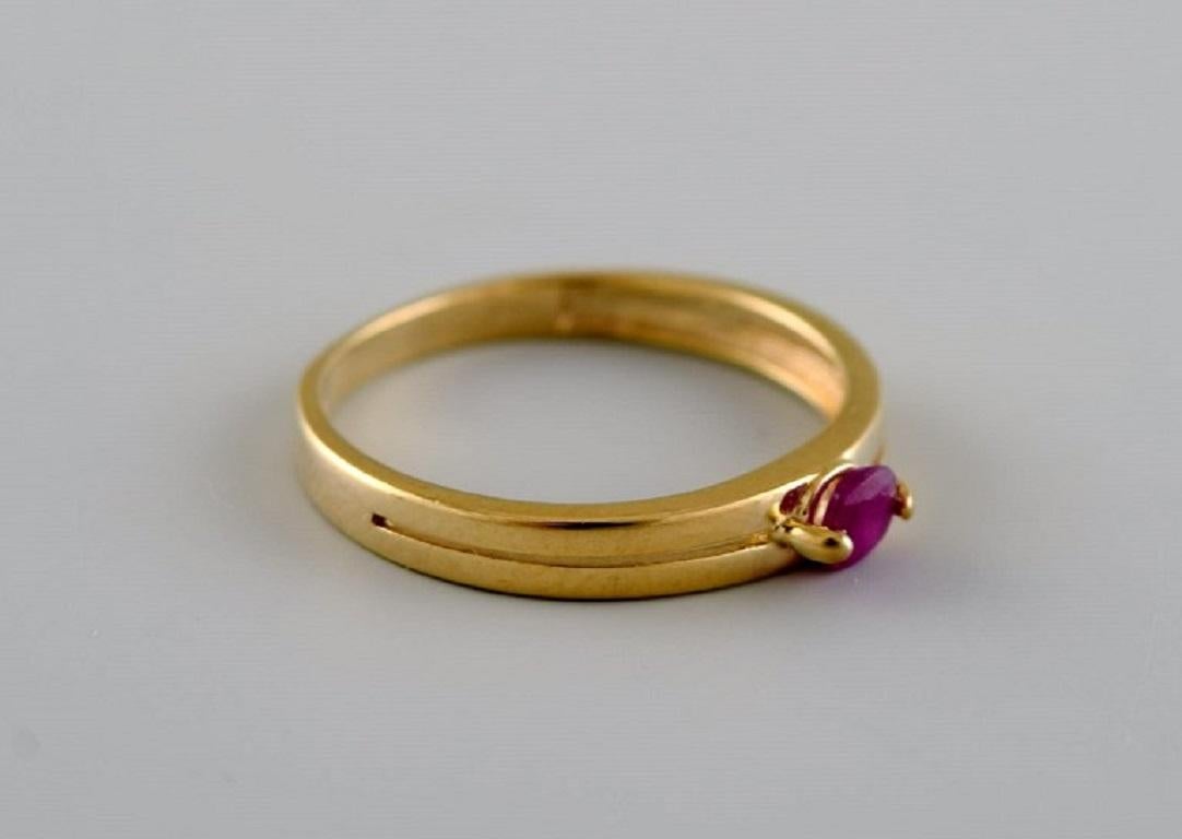 Danish jeweler. Vintage ring in 8-carat gold adorned with a red semi-precious stone. 
Mid-20th century.
Diameter: 17 mm.
US size: 6.5.
In excellent condition.
Stamped.
In most cases, we can change the size for a fee (USD 50) per ring.