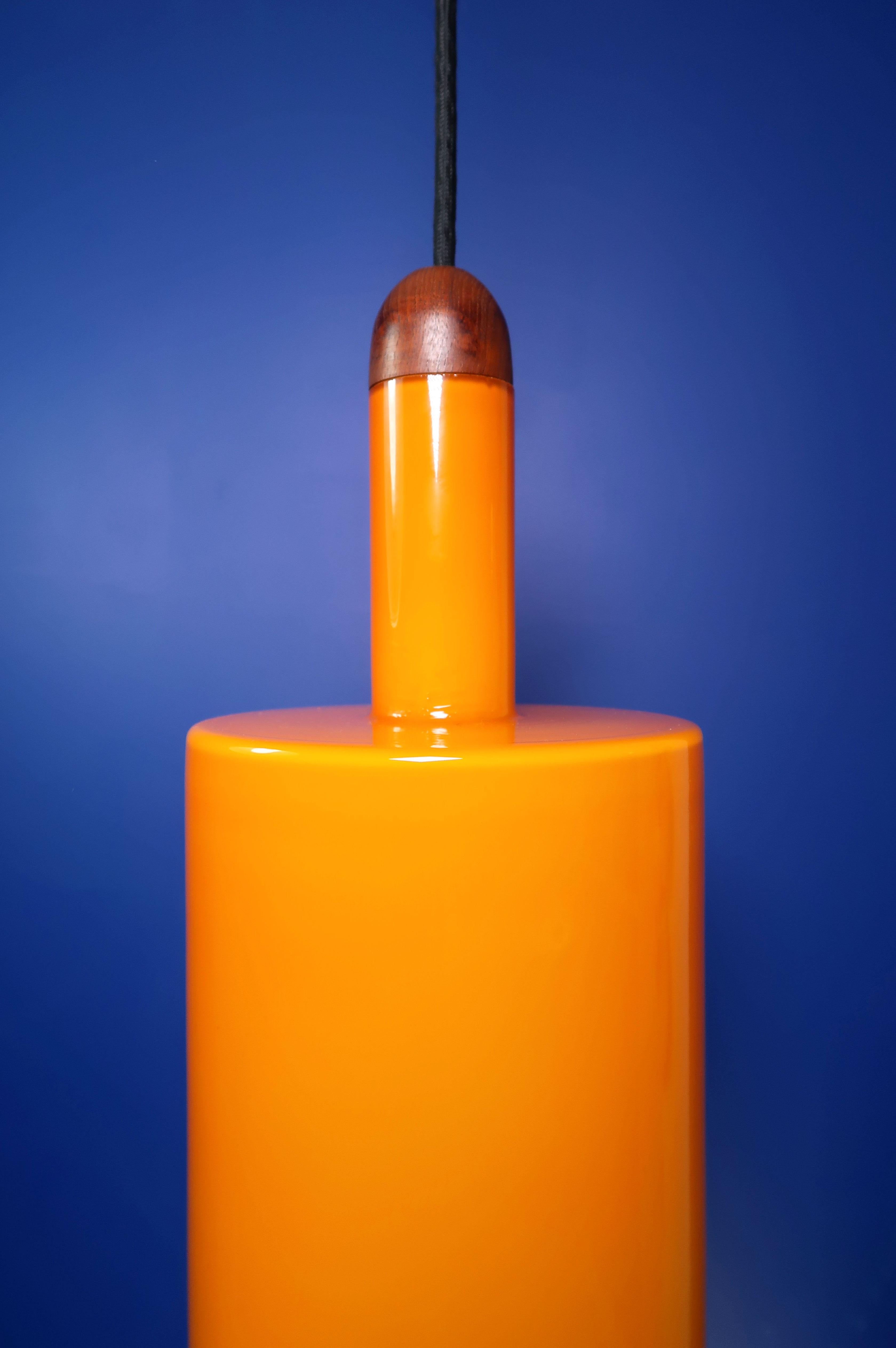 Dänische Jo Hammerborg Orange Glas Teak Pisa Pendelleuchte für Fog & Mørup, 1963 (Moderne der Mitte des Jahrhunderts) im Angebot
