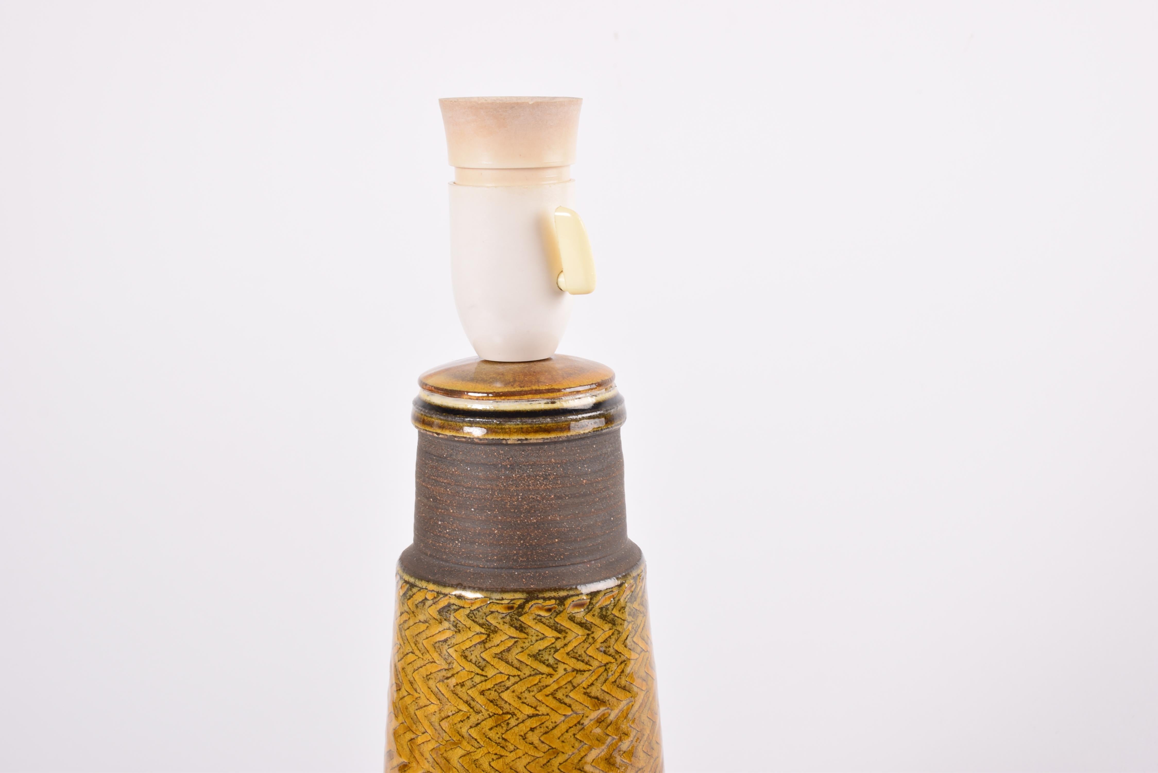 20ième siècle Lampe de table danoise Kähler HAK glaçure jaune ambrée Céramique du milieu du siècle 1960 en vente