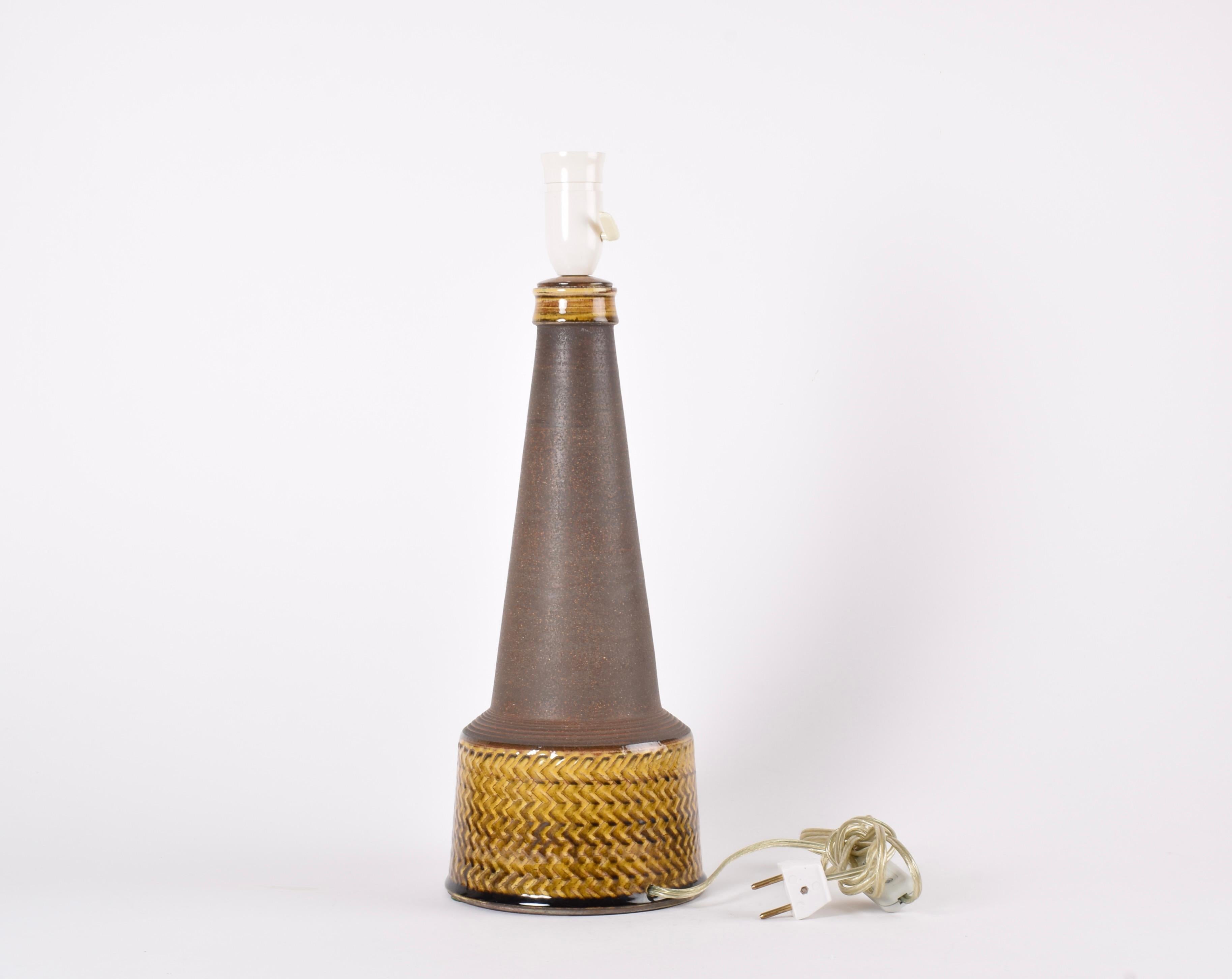 Danois Lampe de table haute danoise Kähler HAK Brown et Warm Yellow, Modernity Ceramic 1960s en vente