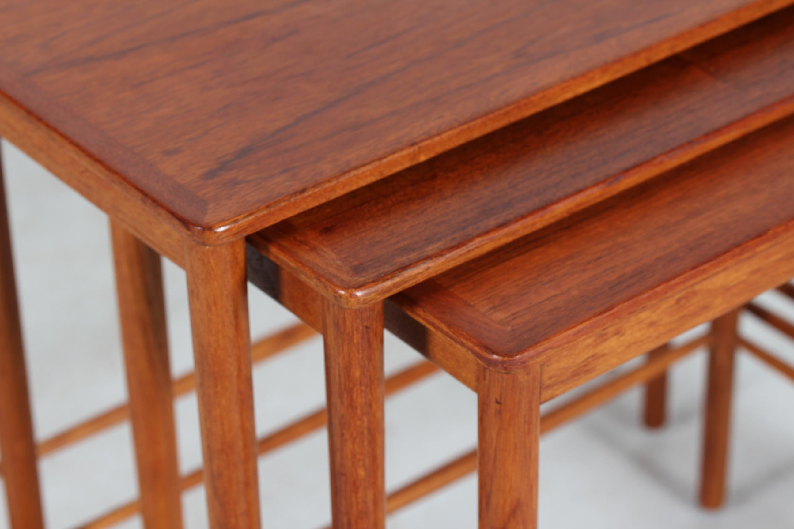 Mid-Century Modern Tables gigognes danoises Kaj en teck par P. J. Furniture 1960s en vente