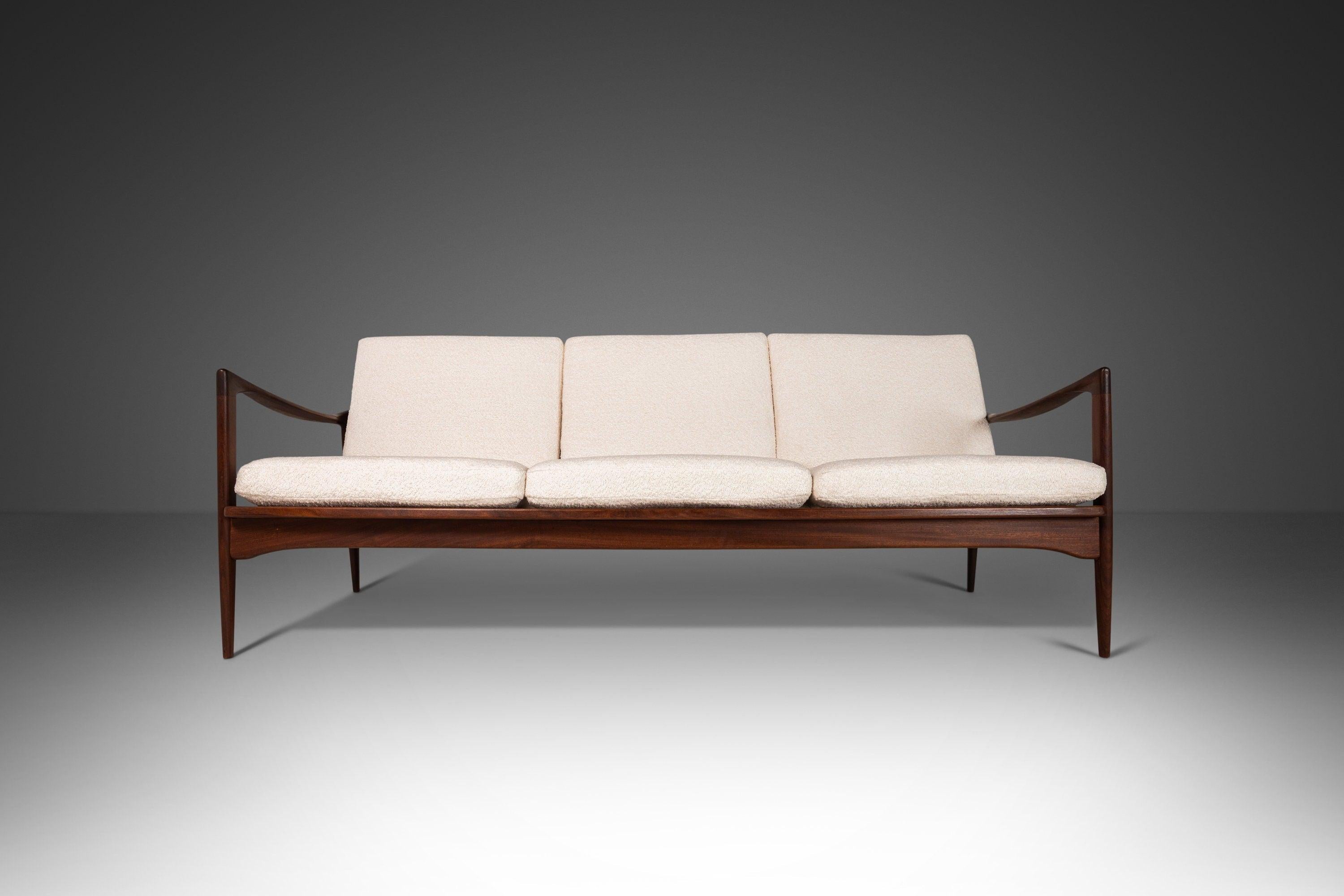 Kandidaten Three Seat Sofa in Knoll Bouclé by Ib Kofod-Larsen for Olof Person In Excellent Condition For Sale In Deland, FL
