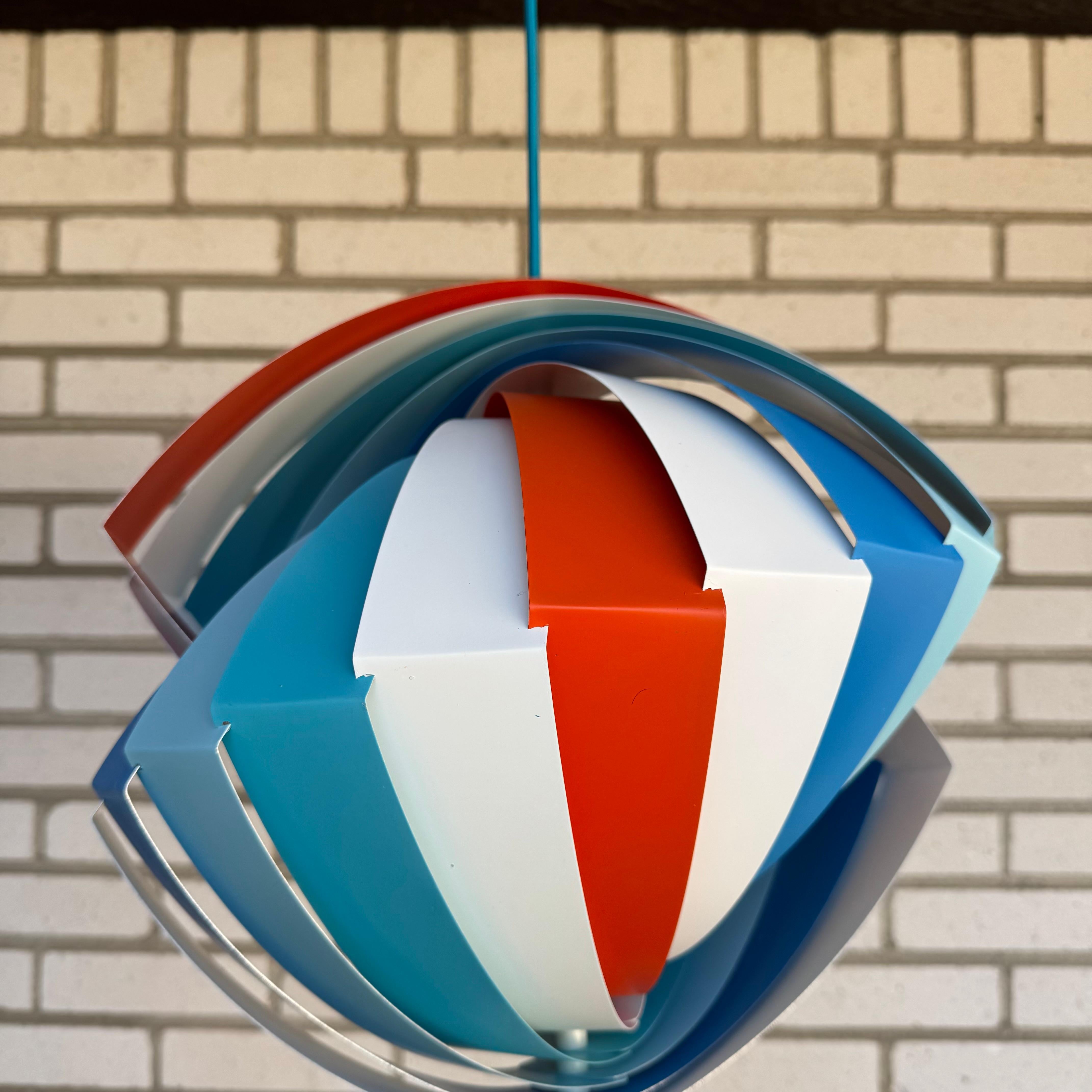 Scandinavo moderno Lampada a sospensione danese Konkylie di Louis Weisdorf per Lyfa, anni '60 in vendita