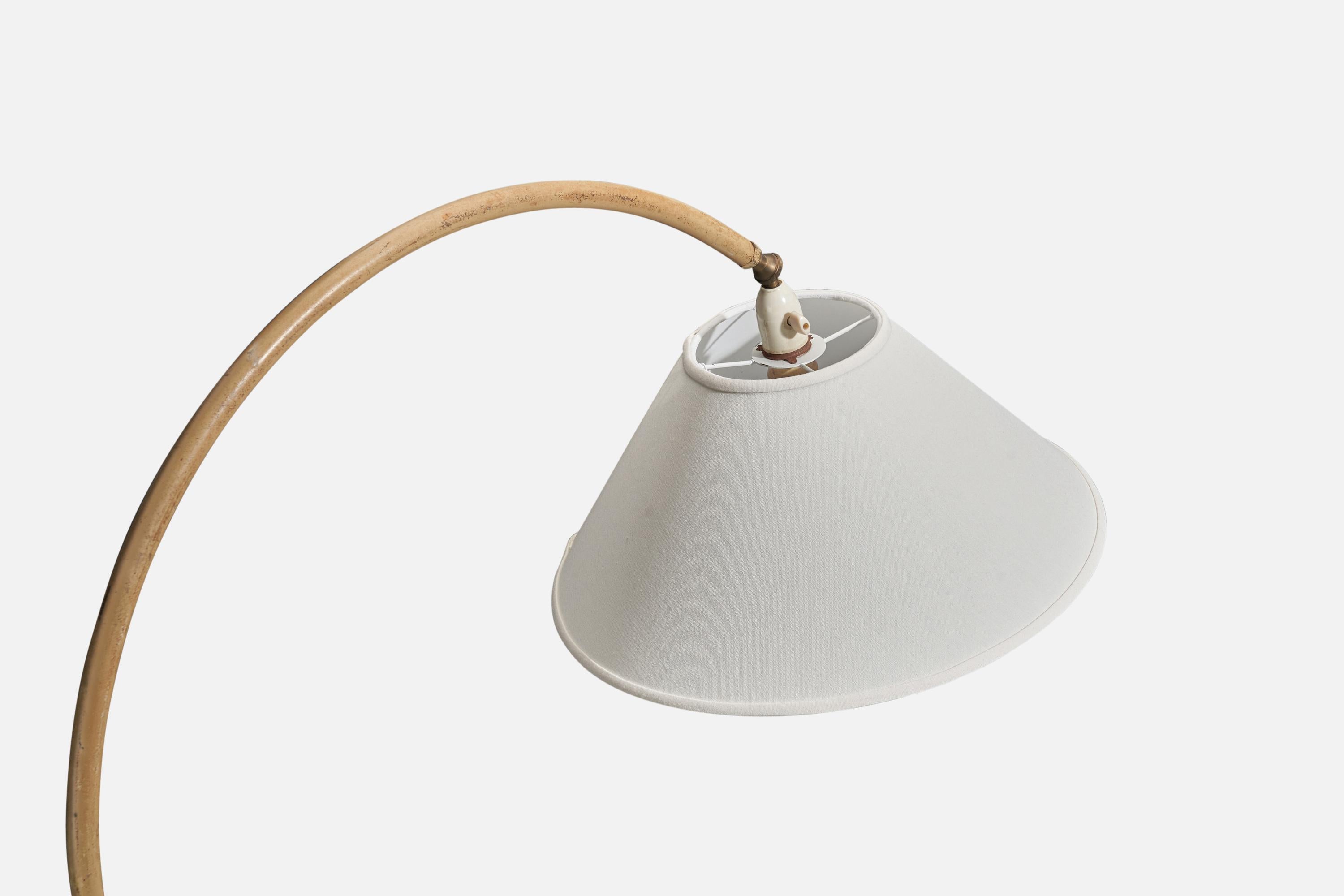 Scandinavo moderno Lampada da terra danese di grandi dimensioni, metallo fuso dipinto, tessuto, Danimarca, anni '30 in vendita