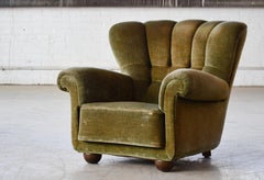 Fauteuil club danois de grande taille en mohair d'origine avec dossier cannelé, années 1940