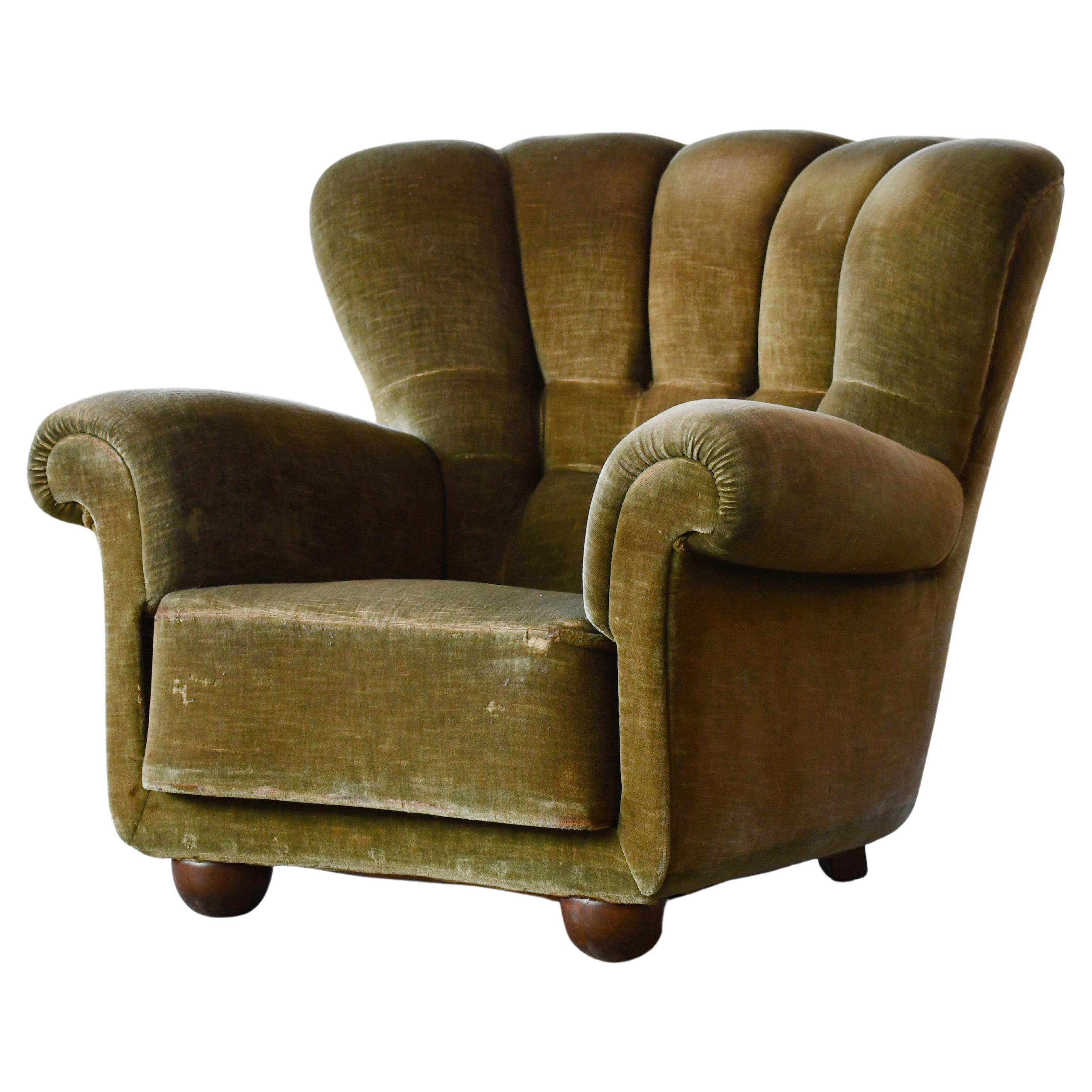 Fauteuil club danois de grande taille en mohair d'origine avec dossier cannelé, années 1940 en vente